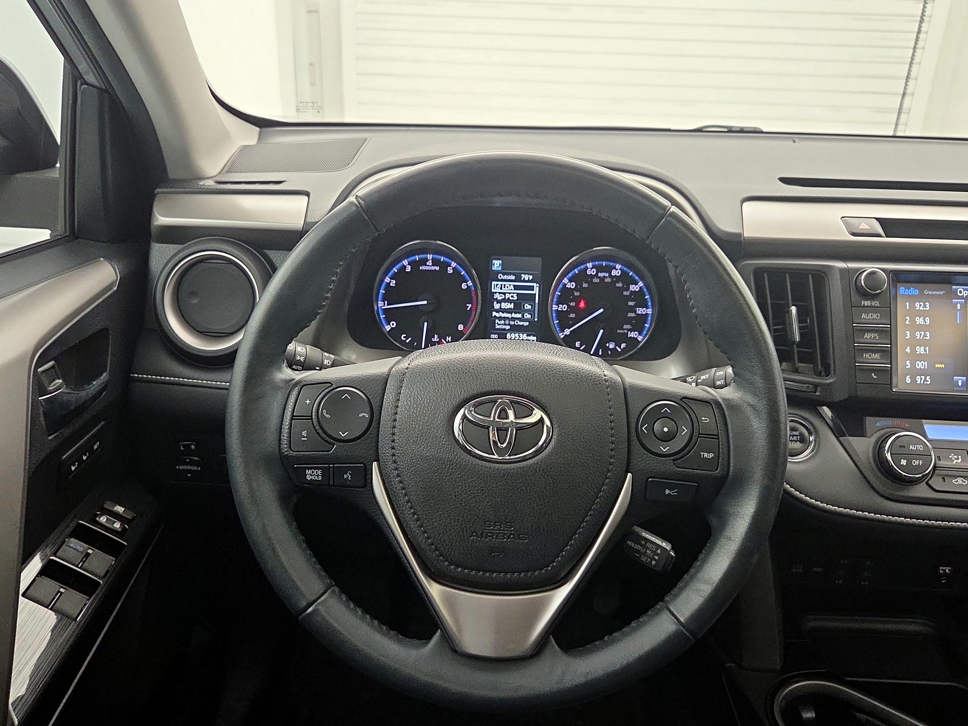 Thumbnail: 2016 Toyota RAV4 - 10