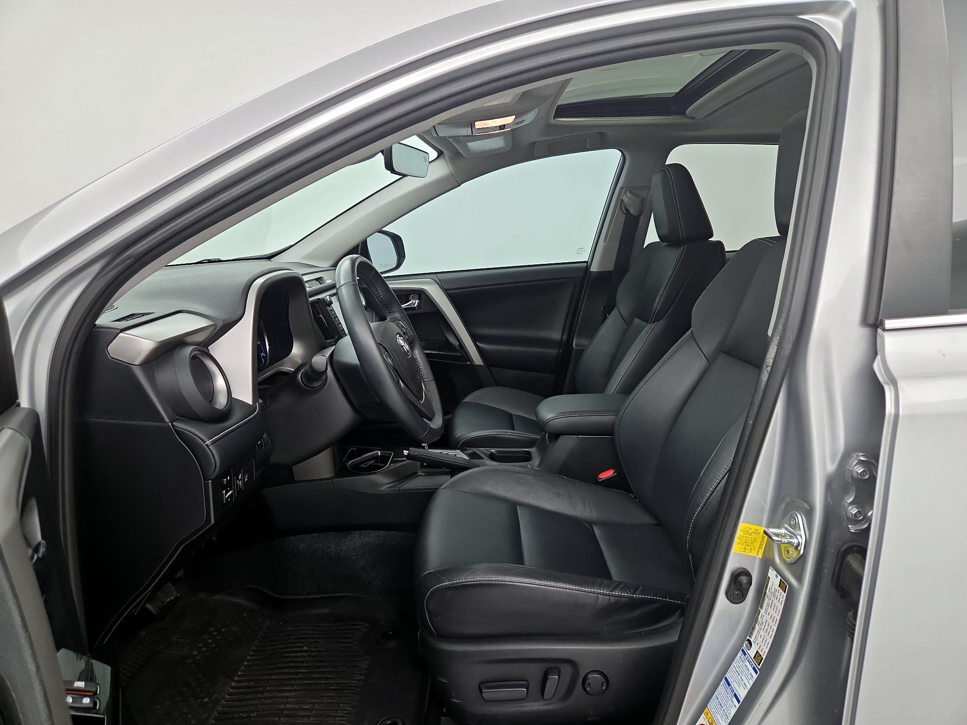 Thumbnail: 2016 Toyota RAV4 - 11