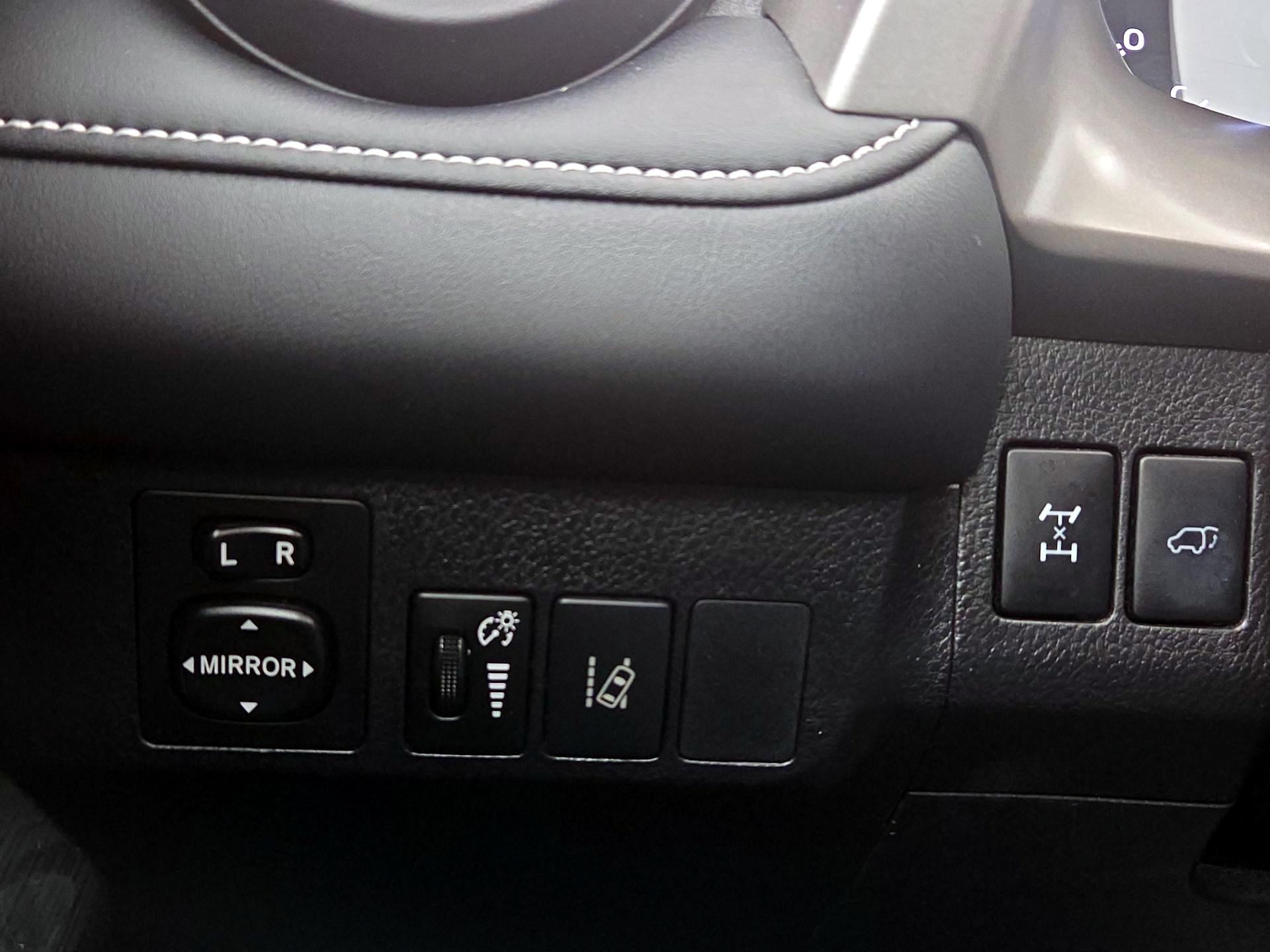 Thumbnail: 2016 Toyota RAV4 - 13