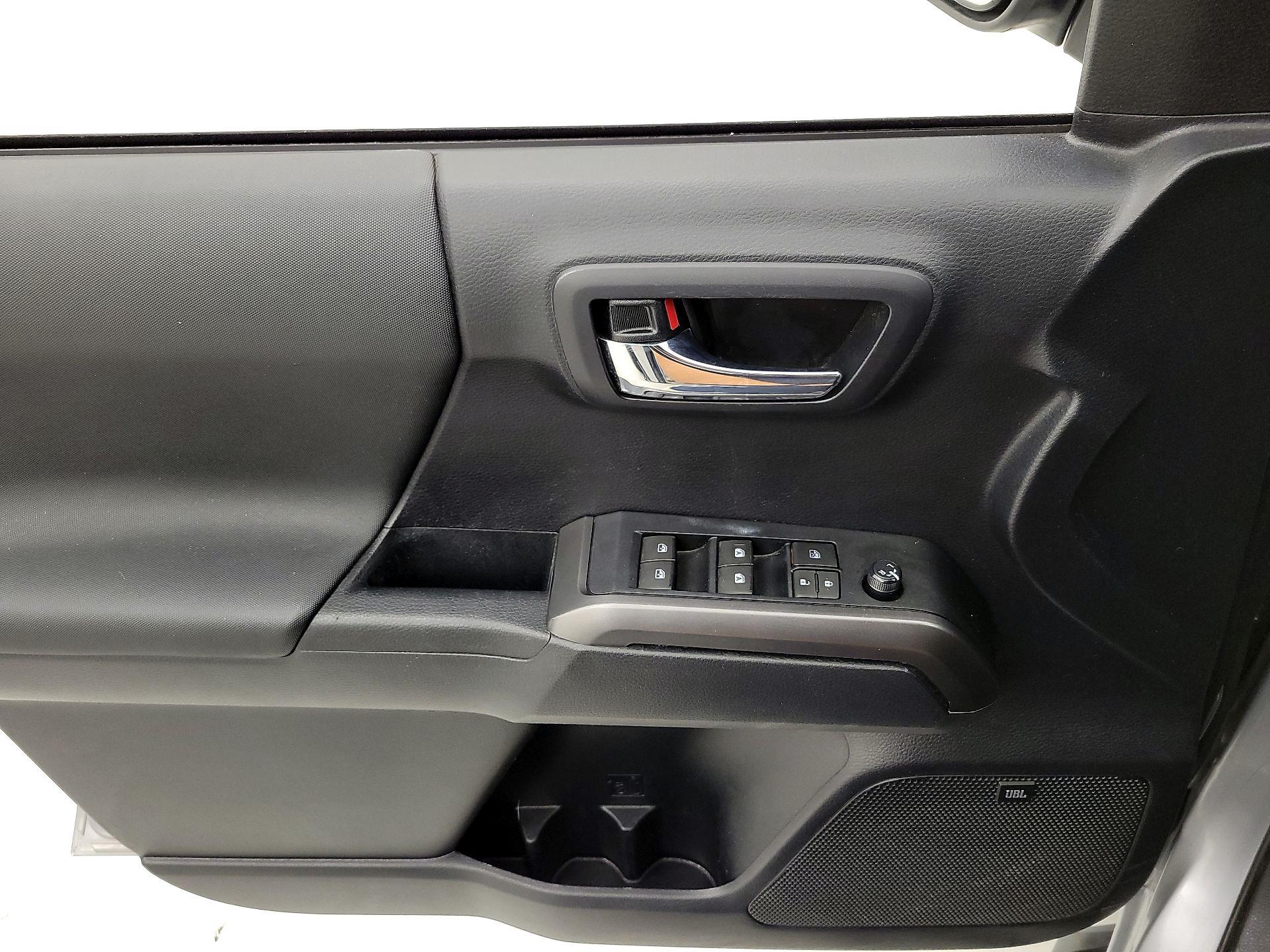 Thumbnail: 2019 Toyota Tacoma - 12