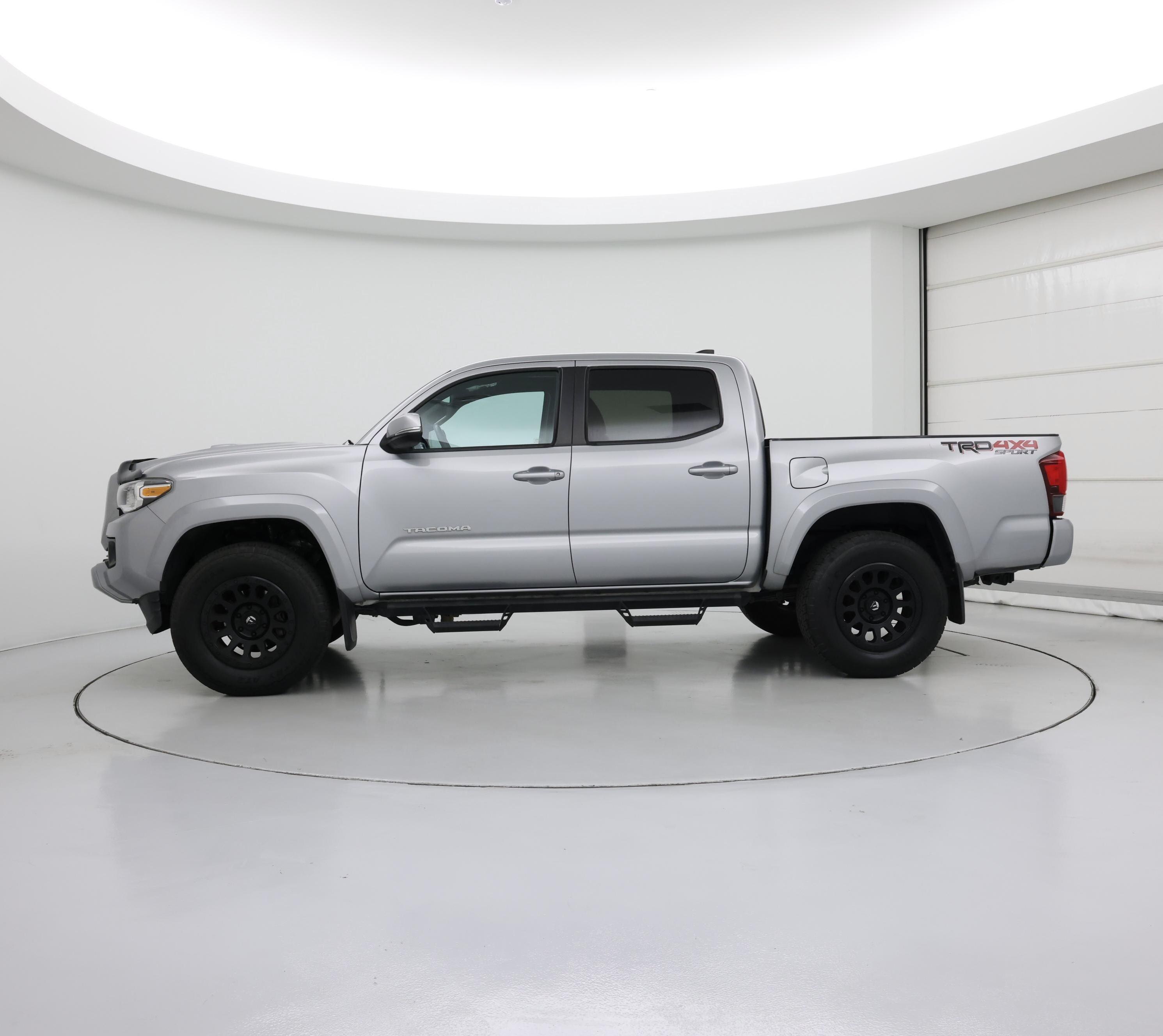 Thumbnail: 2019 Toyota Tacoma - 3