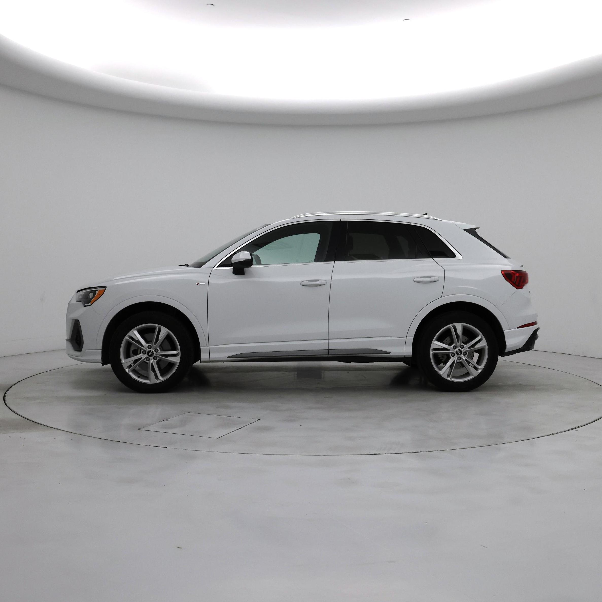 Thumbnail: 2022 Audi Q3 - 3