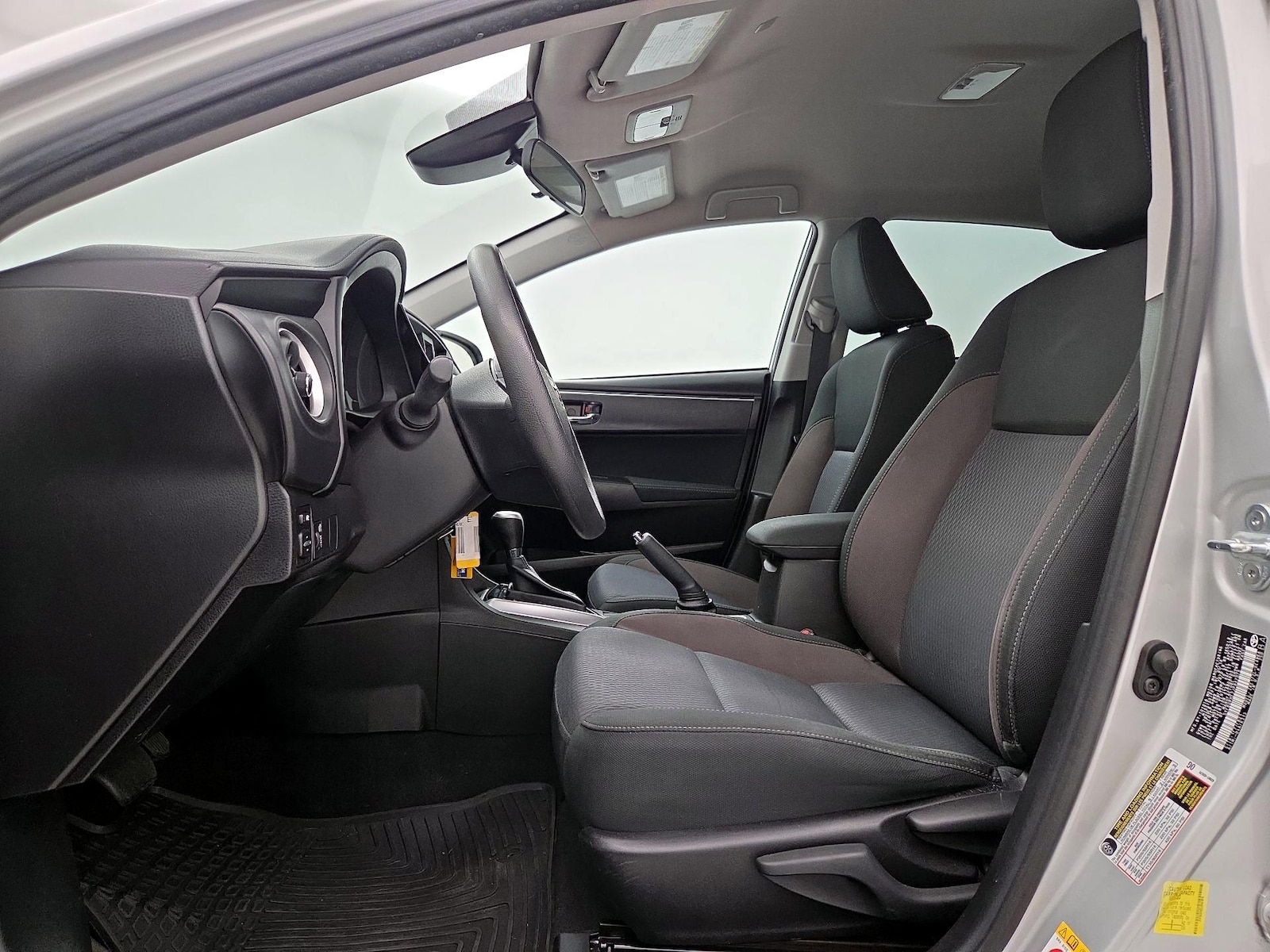 2018 Toyota Corolla LE - Photo 12