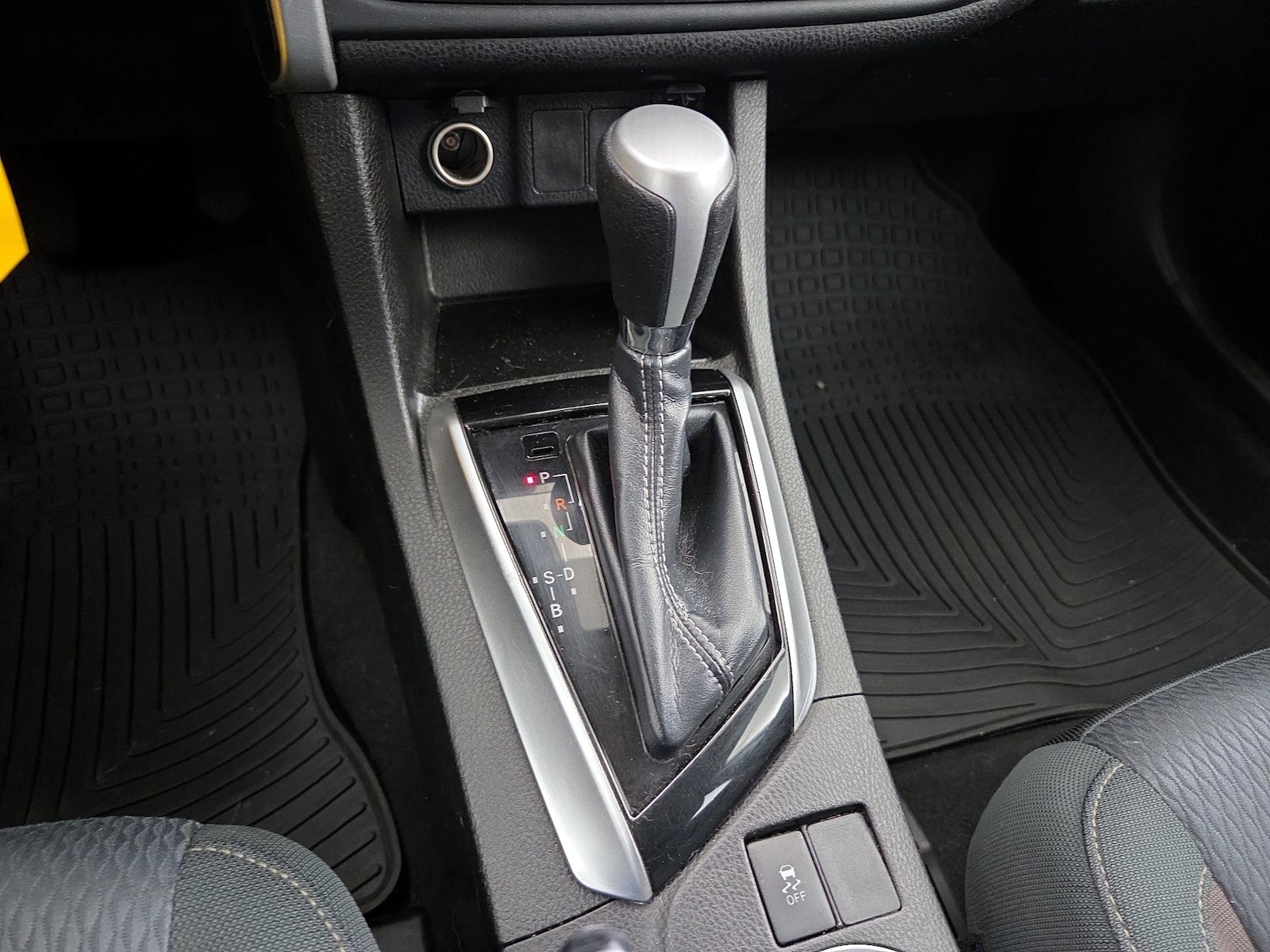 2018 Toyota Corolla LE - Photo 18
