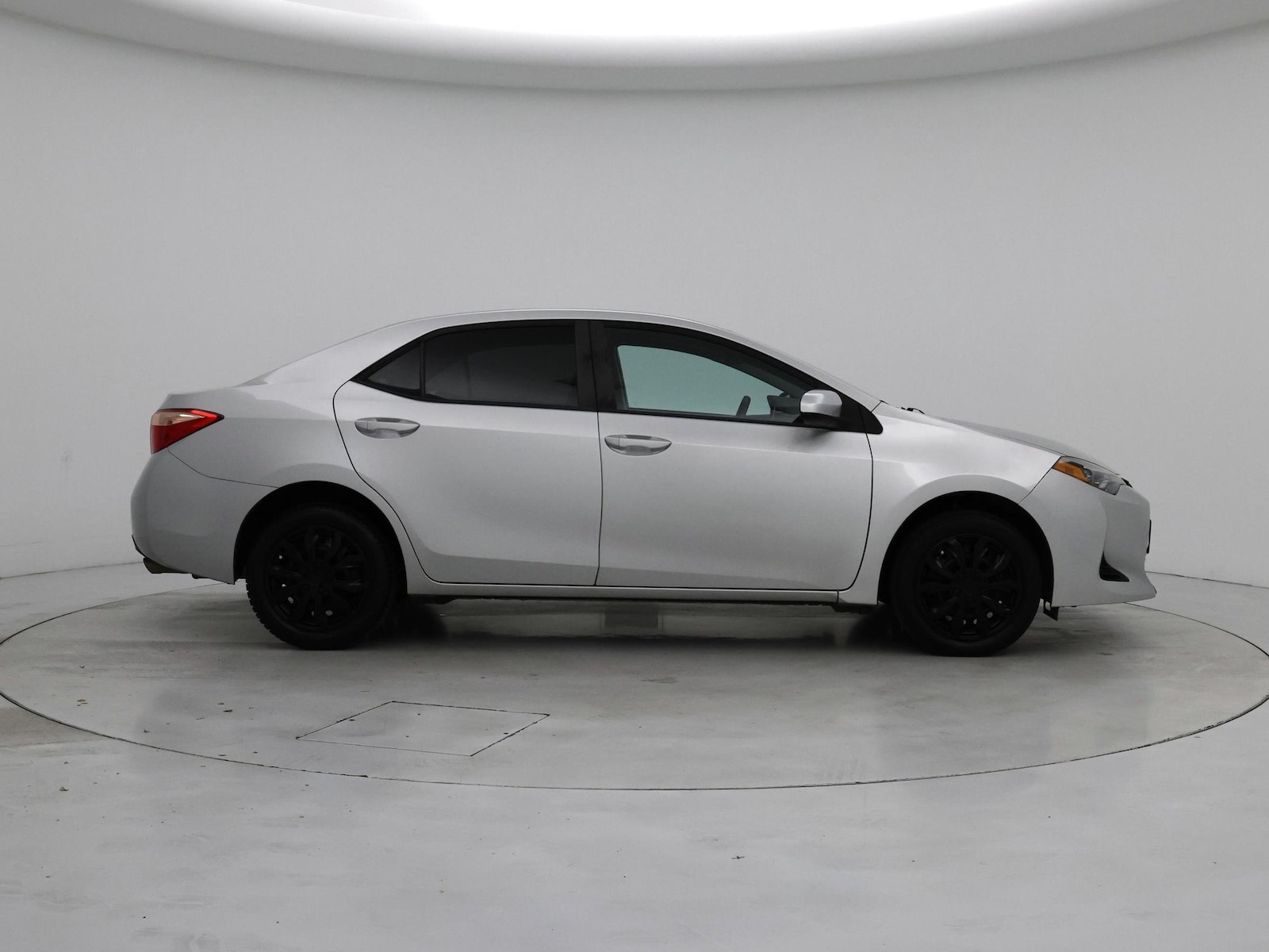 2018 Toyota Corolla LE - Photo 8