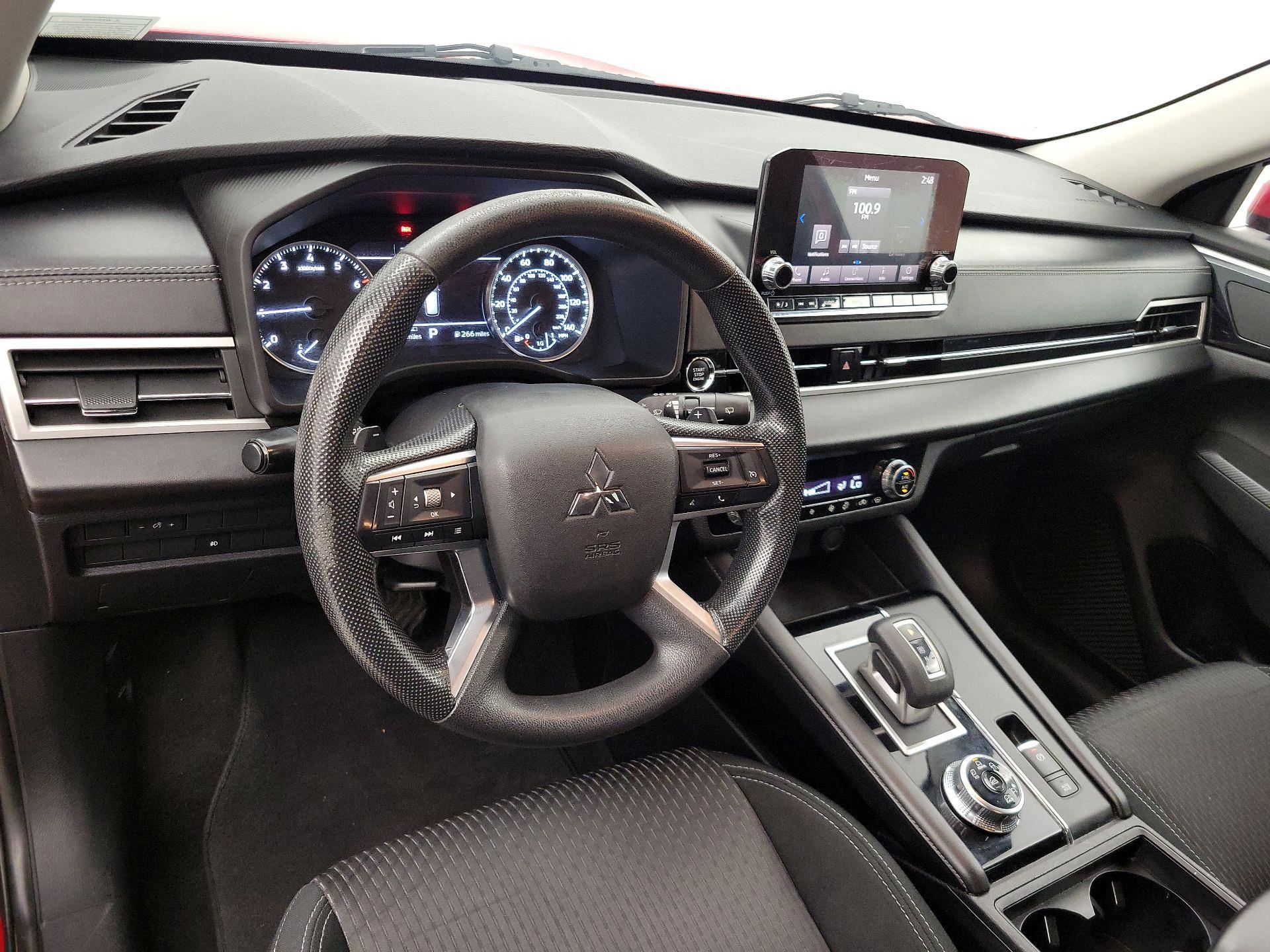 Thumbnail: 2022 Mitsubishi Outlander - 9