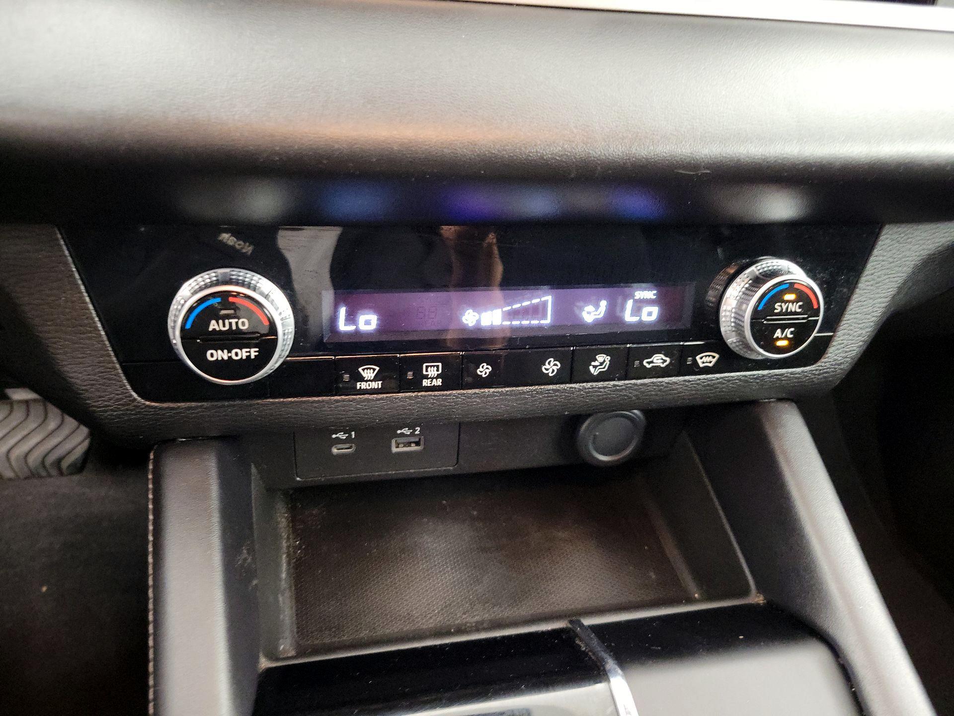 Thumbnail: 2022 Mitsubishi Outlander - 16