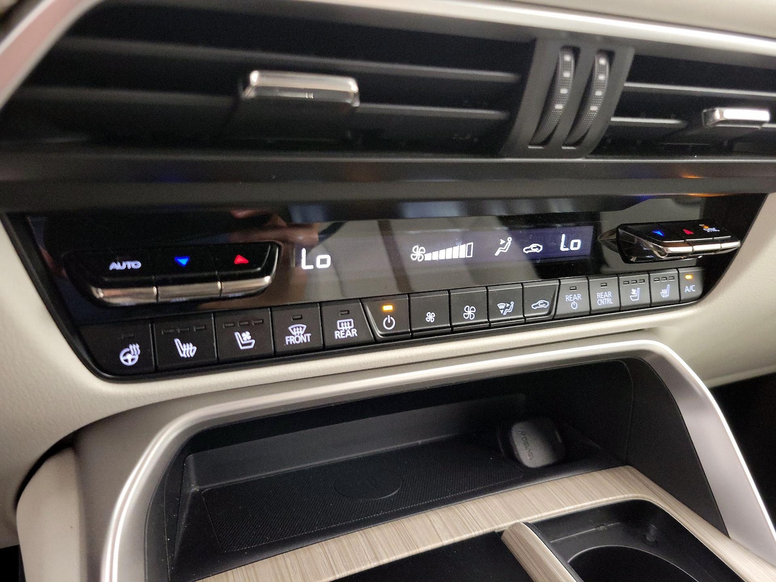2024 Mazda CX-90 Premium Plus Package - Photo 17
