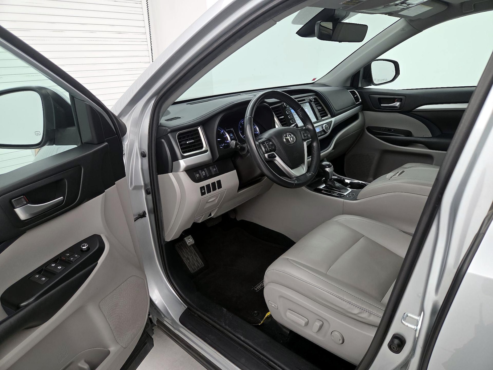 2019 Toyota Highlander XLE - Photo 12