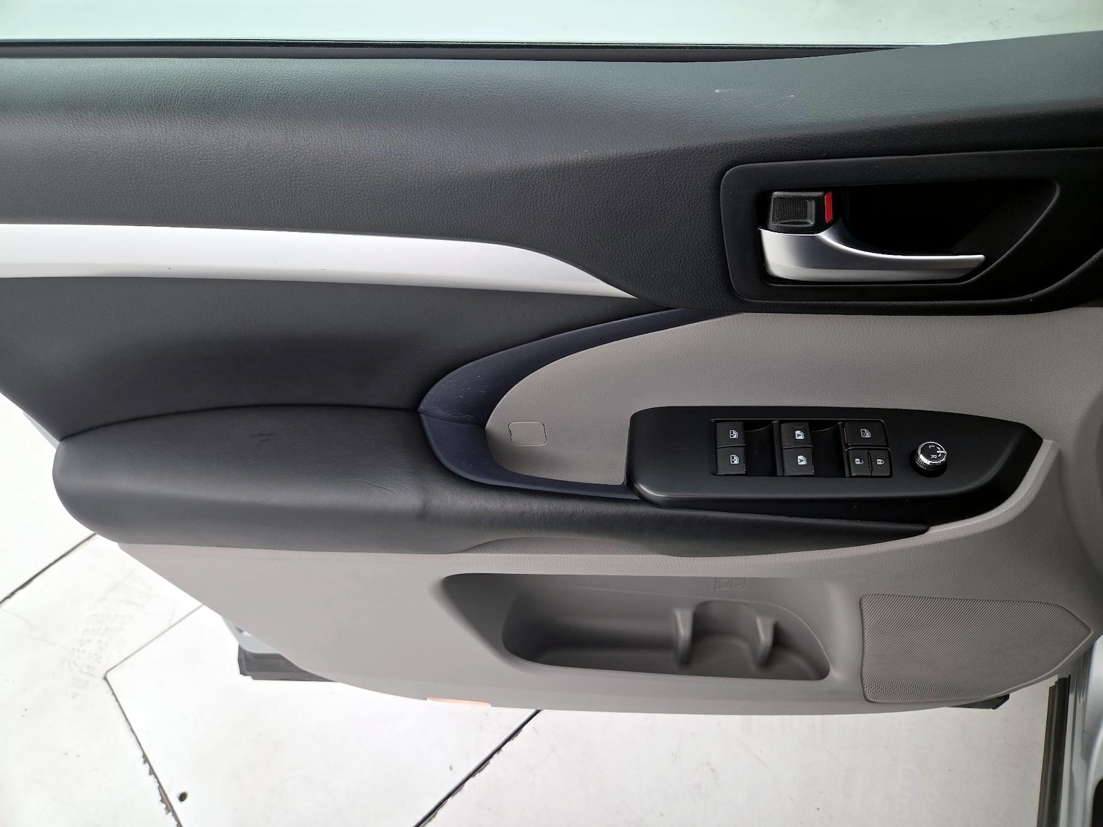 2019 Toyota Highlander XLE - Photo 13