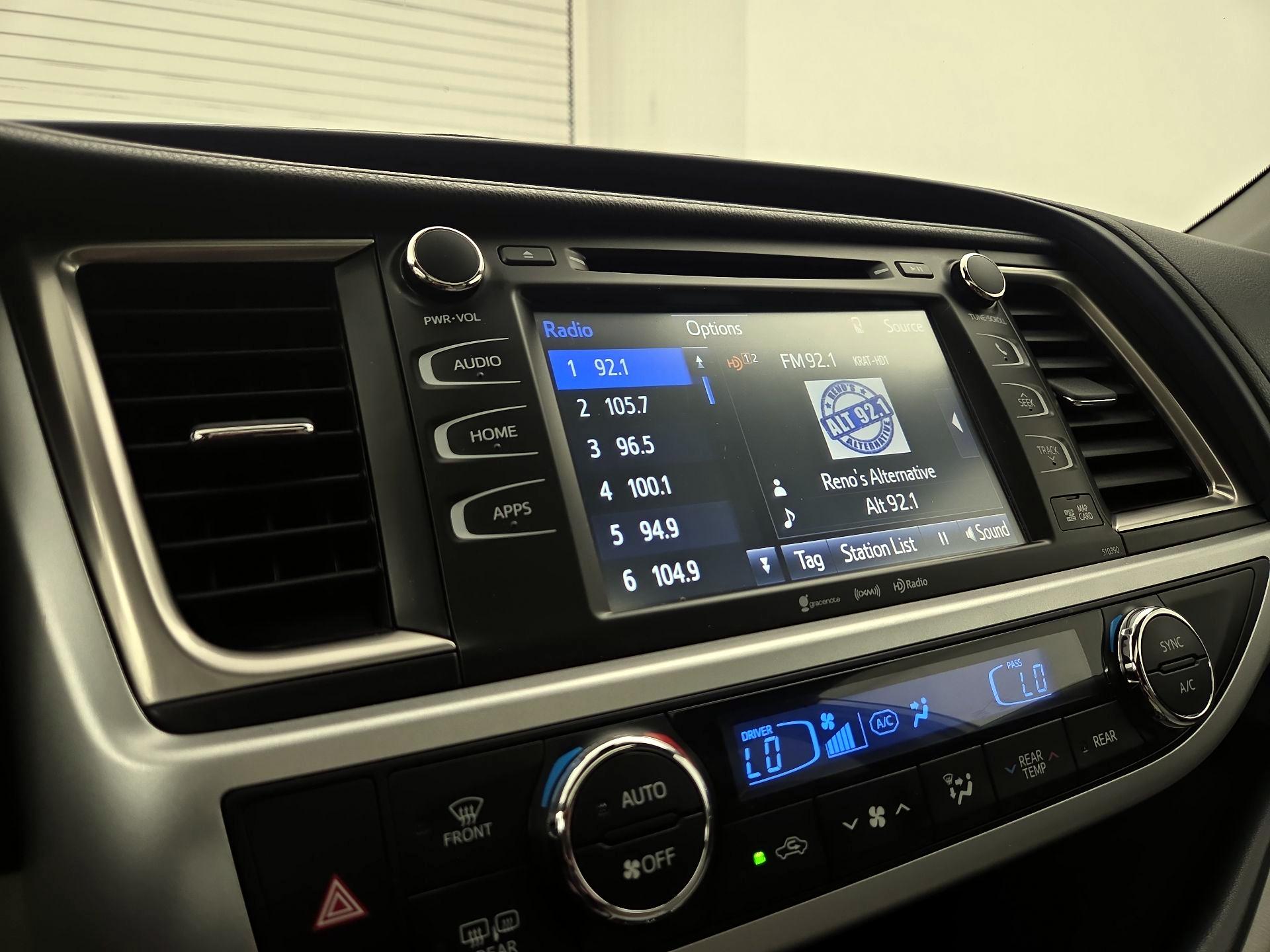 Thumbnail: 2019 Toyota Highlander - 15