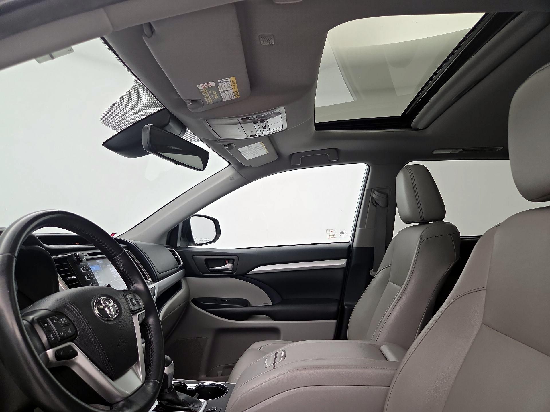 Thumbnail: 2019 Toyota Highlander - 19