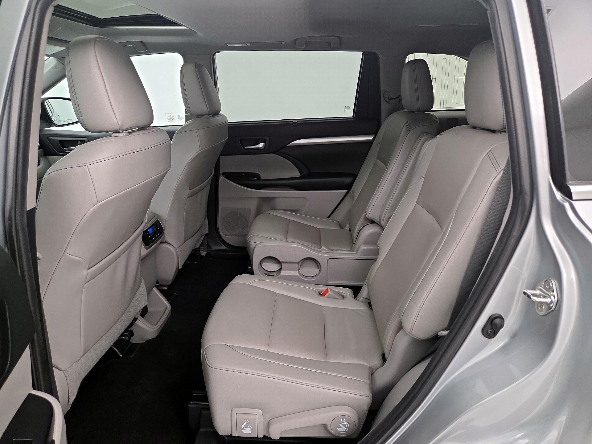 Thumbnail: 2019 Toyota Highlander - 20