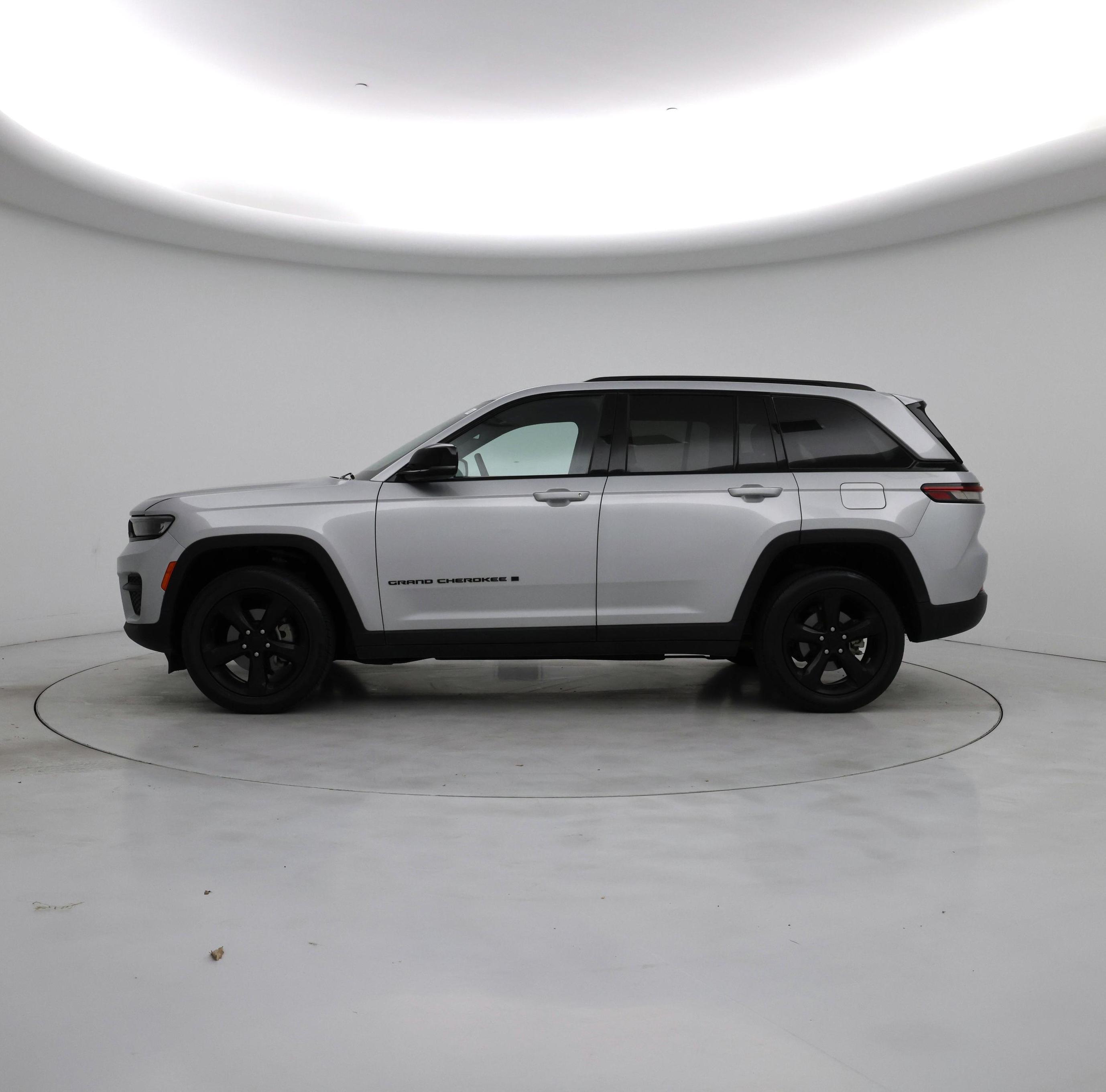 Thumbnail: 2023 Jeep Grand Cherokee - 3