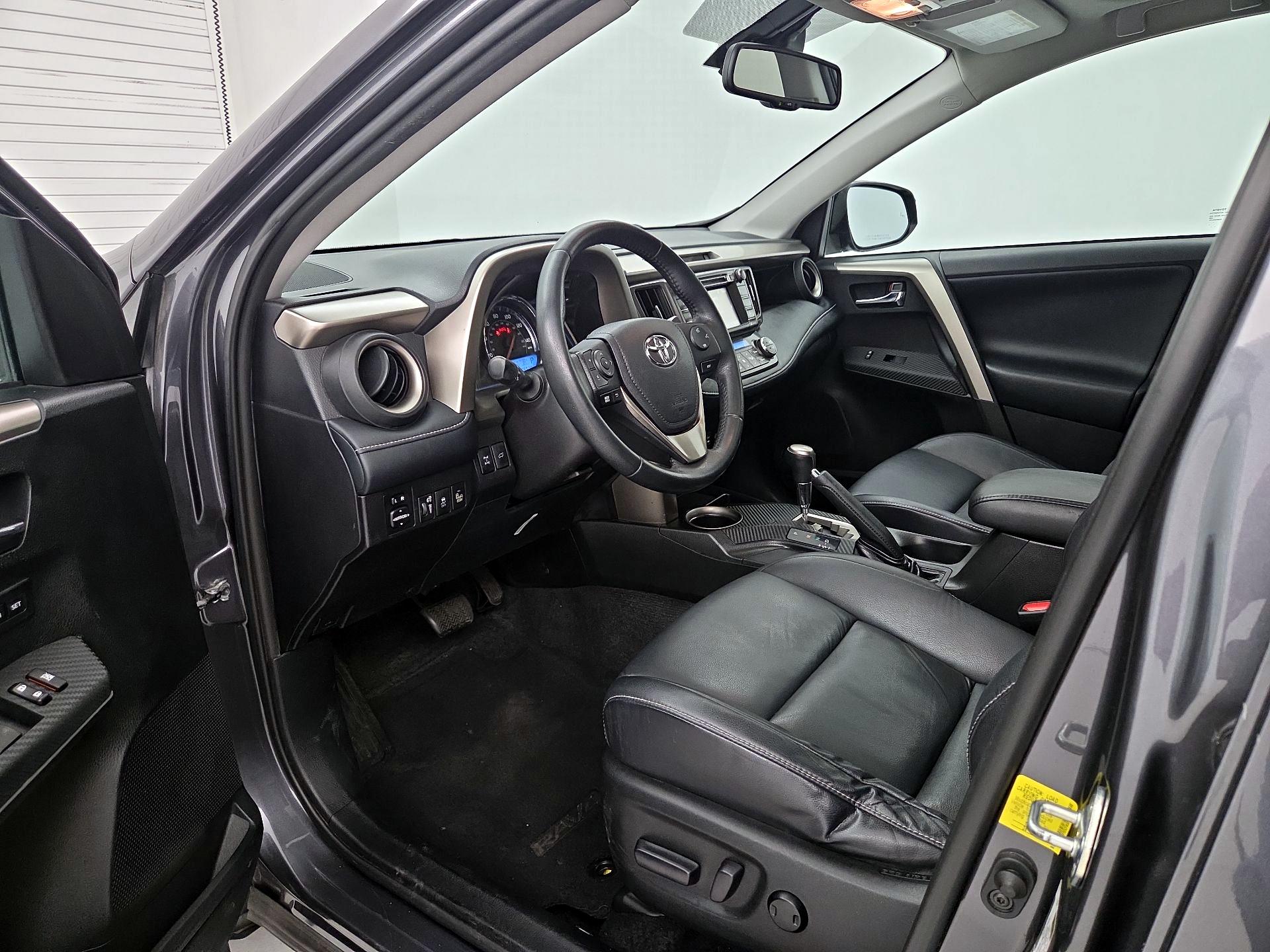 Thumbnail: 2015 Toyota RAV4 - 11