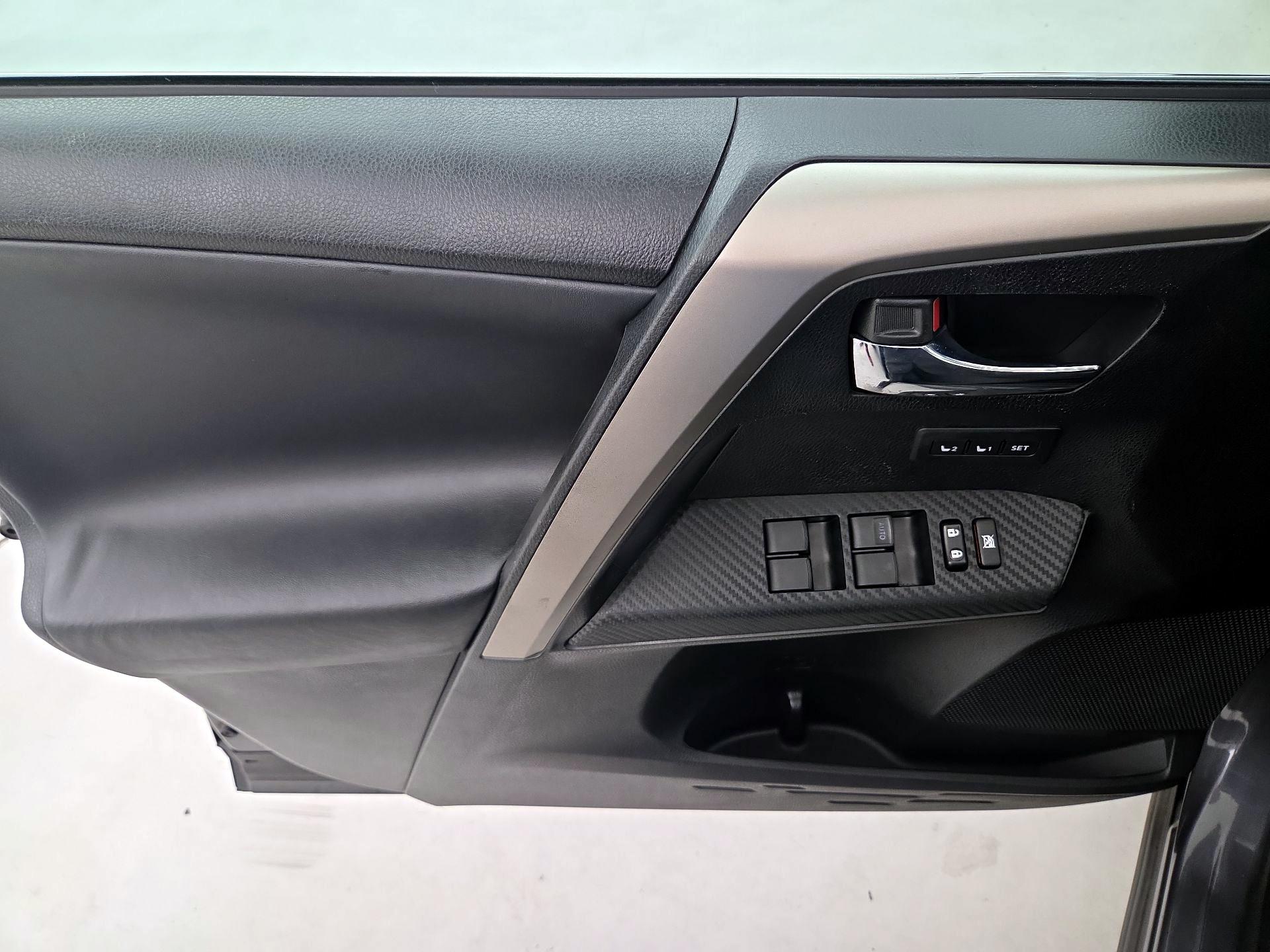 Thumbnail: 2015 Toyota RAV4 - 12