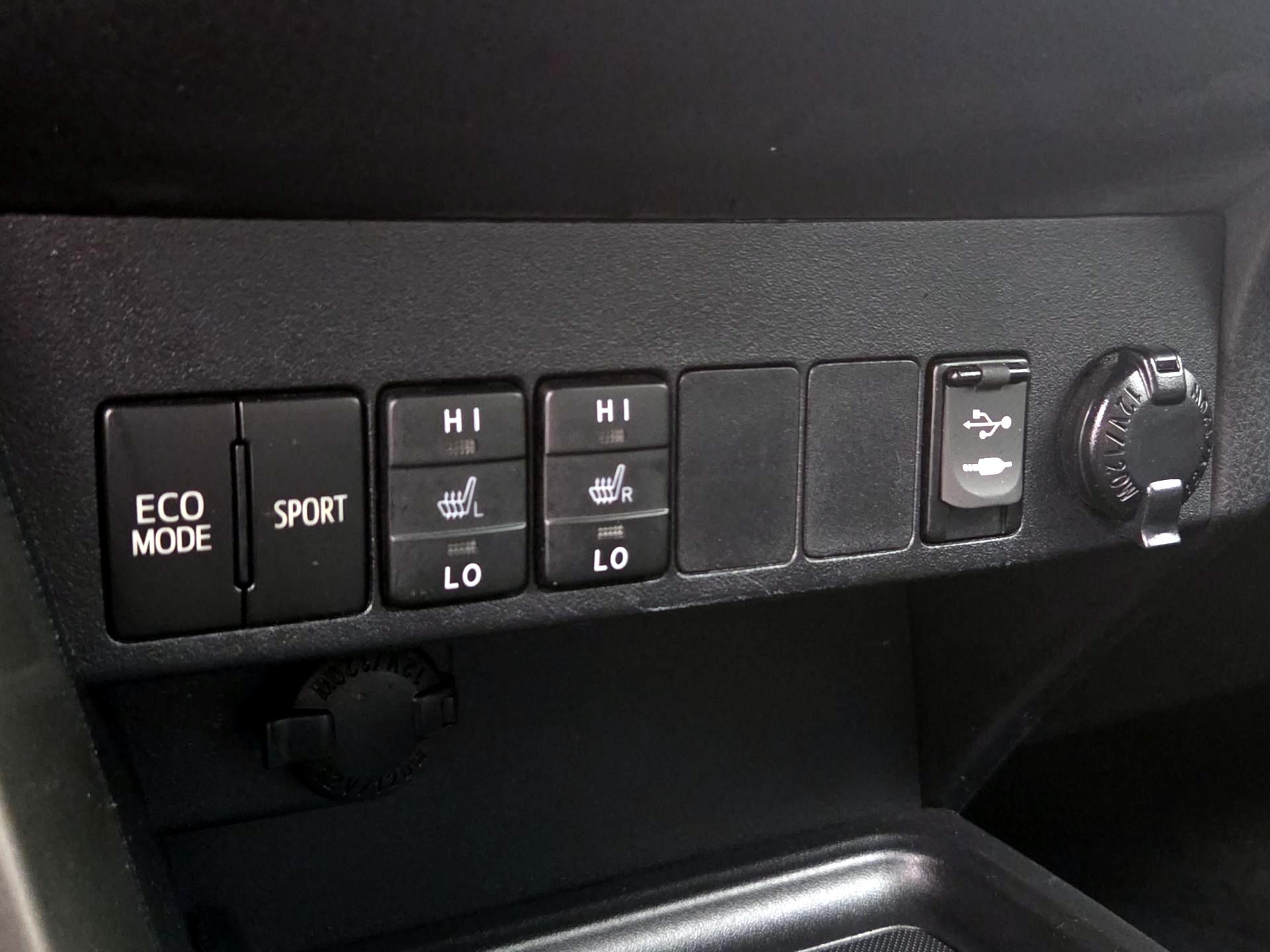 Thumbnail: 2015 Toyota RAV4 - 18