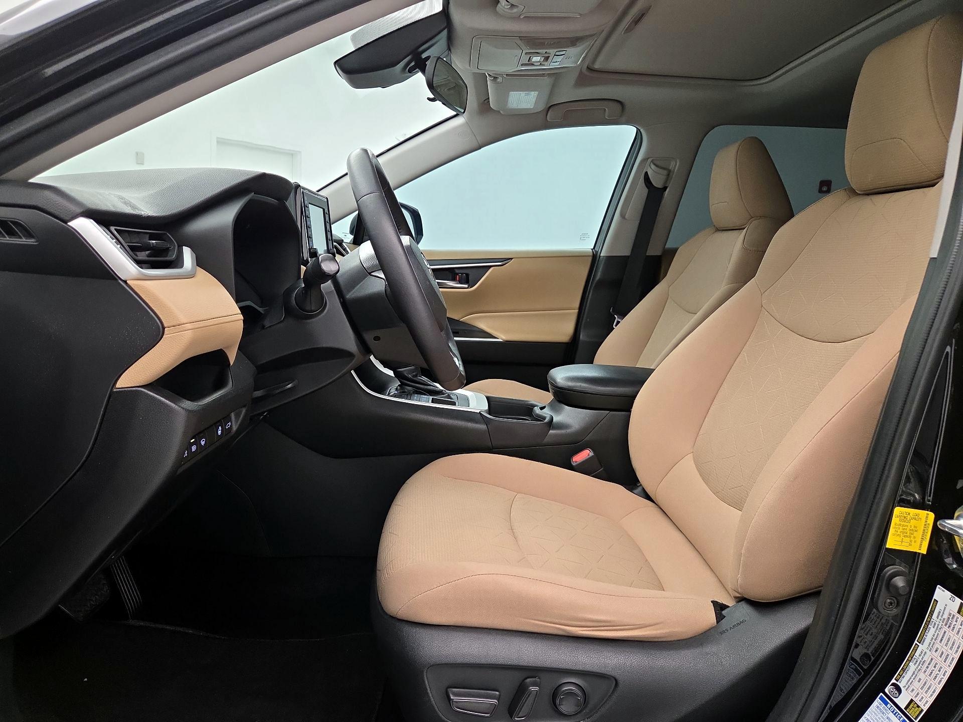 Thumbnail: 2020 Toyota RAV4 - 11