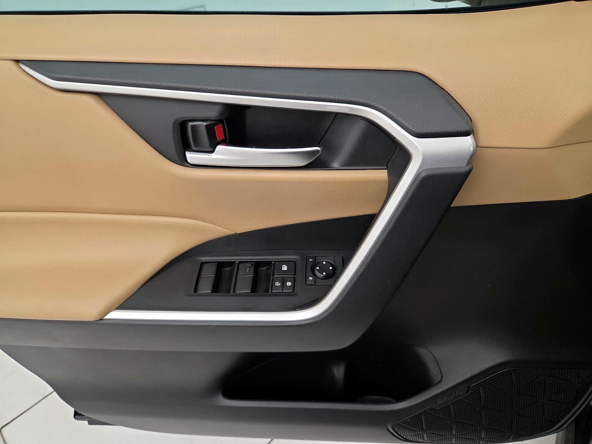 Thumbnail: 2020 Toyota RAV4 - 12