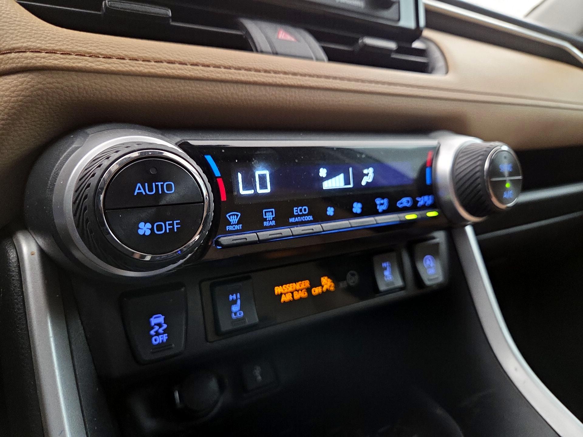 Thumbnail: 2020 Toyota RAV4 - 16