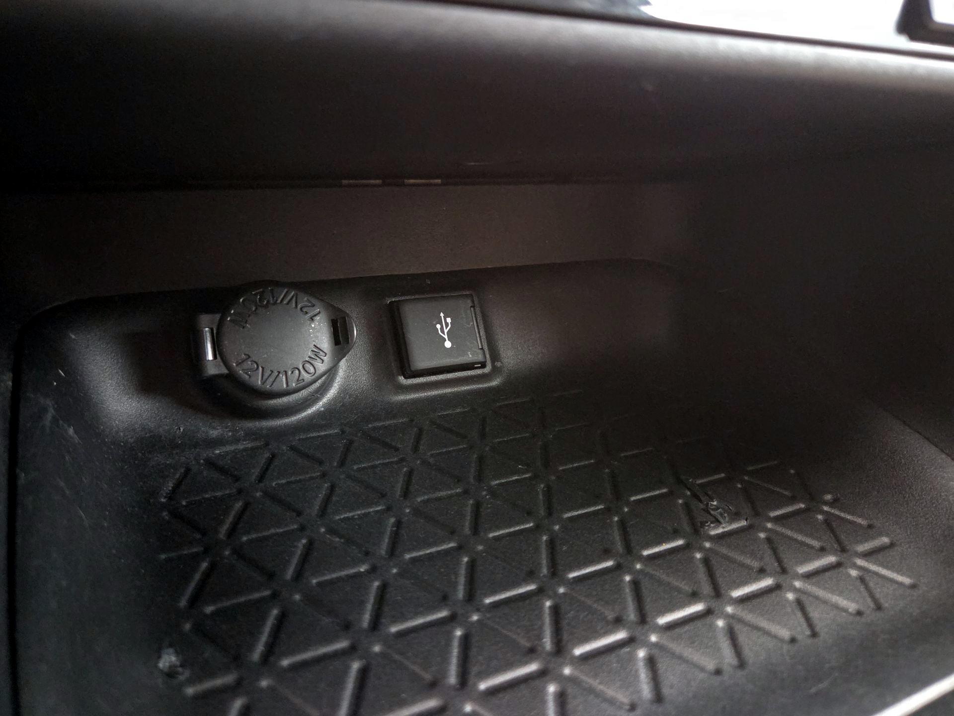 Thumbnail: 2020 Toyota RAV4 - 18