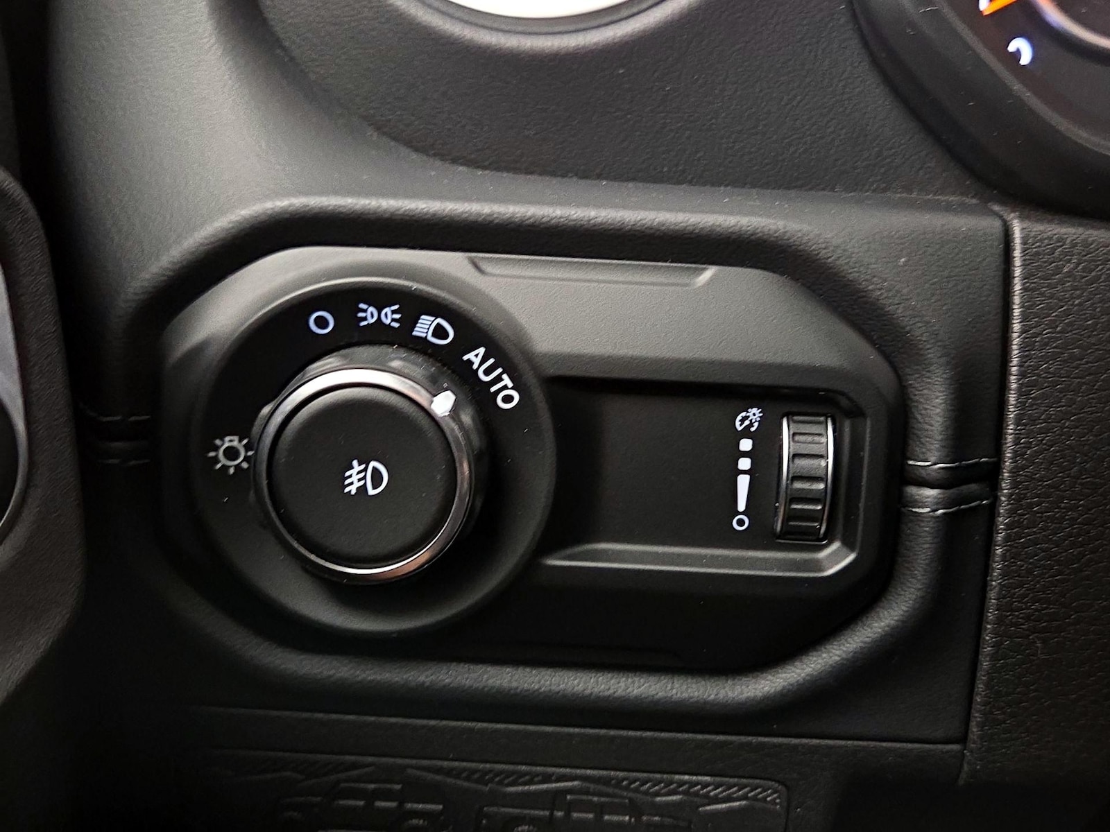 2024 Jeep Wrangler 4-Door Sahara - Photo 14