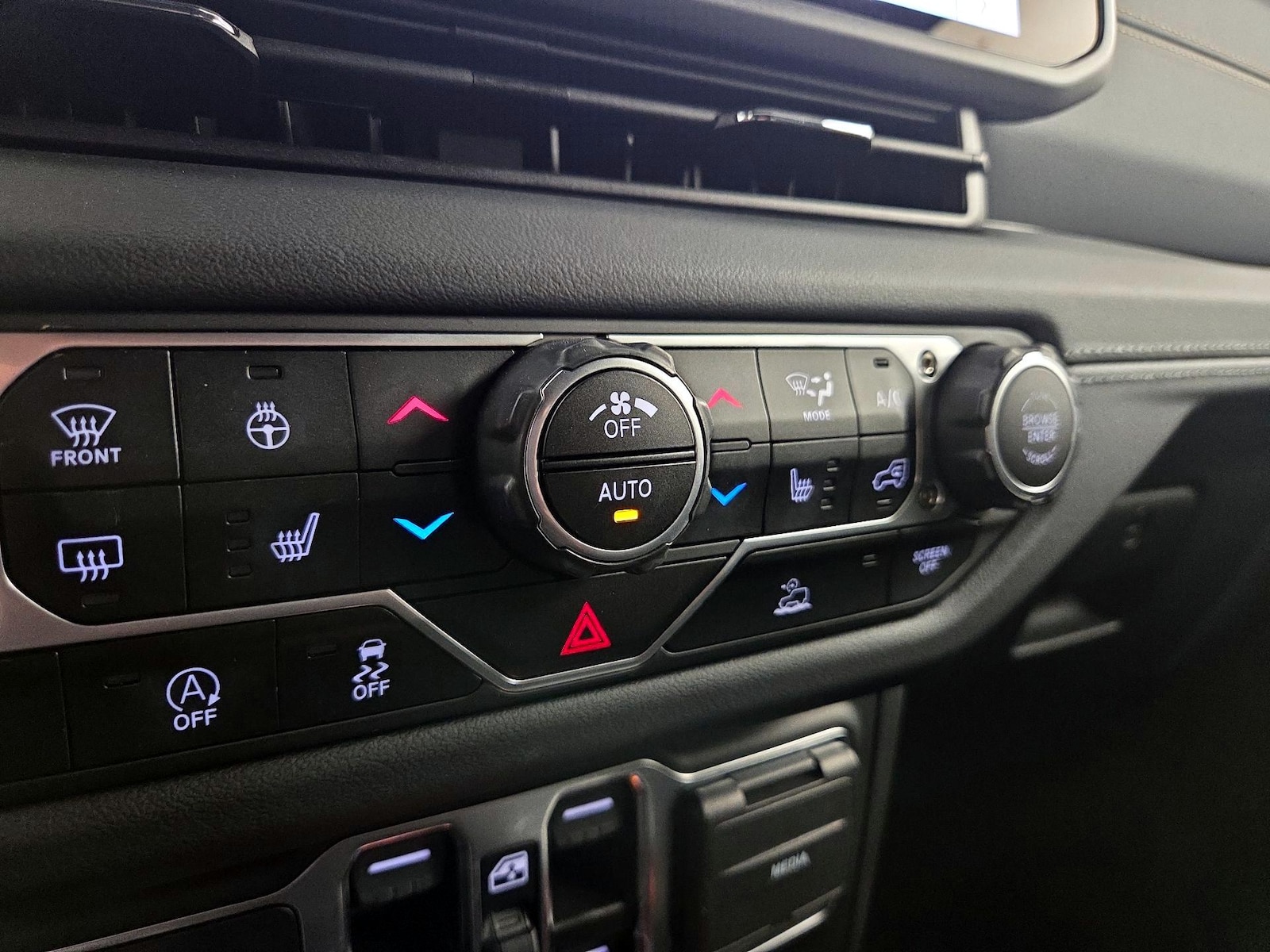 2024 Jeep Wrangler 4-Door Sahara - Photo 17