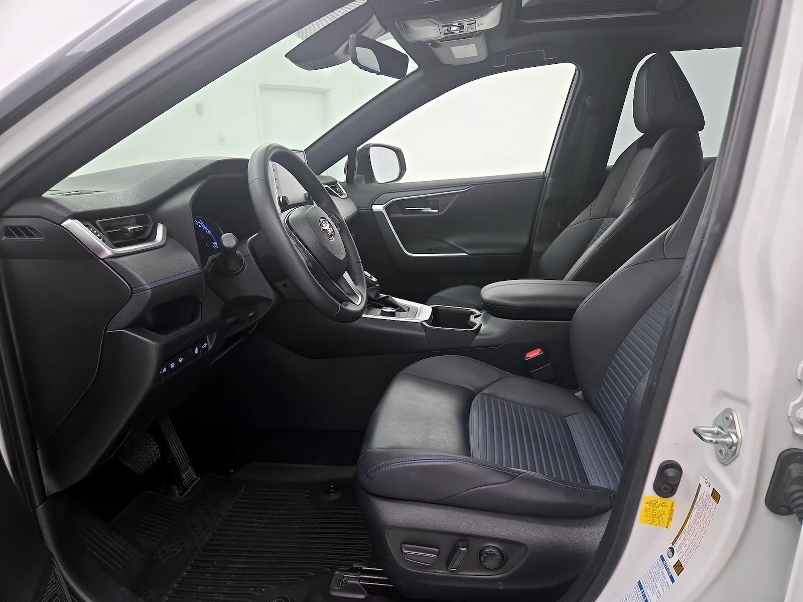 2022 Toyota RAV4 XSE - Photo 12