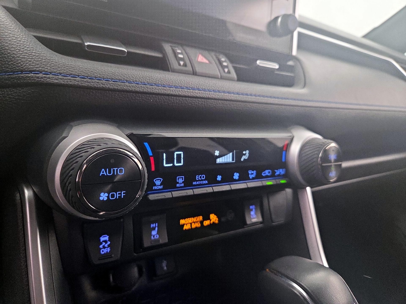 2022 Toyota RAV4 XSE - Photo 17