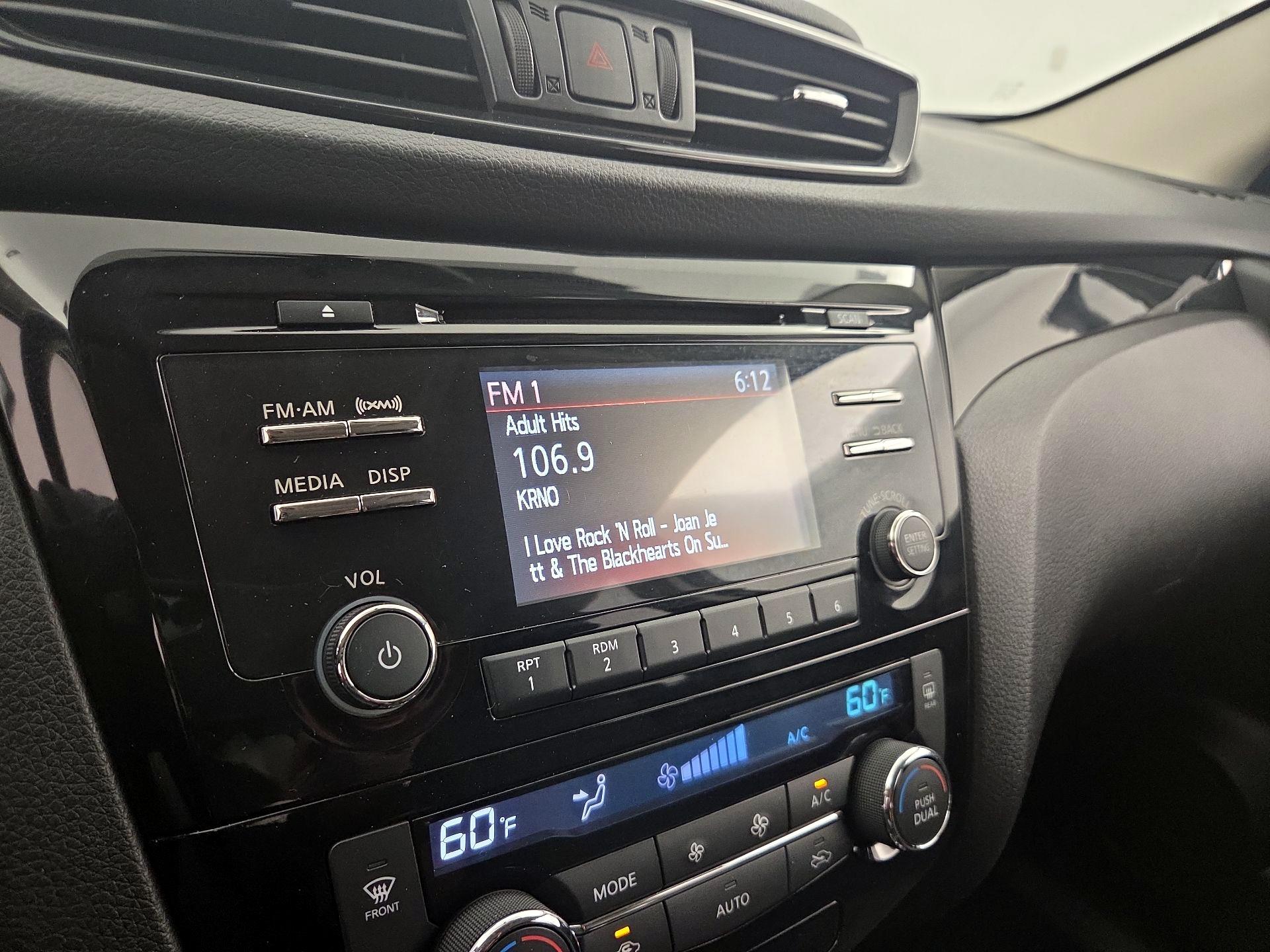 Thumbnail: 2018 Nissan Rogue Sport - 15