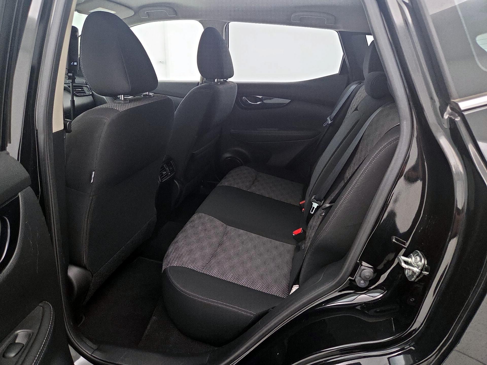 Thumbnail: 2018 Nissan Rogue Sport - 19