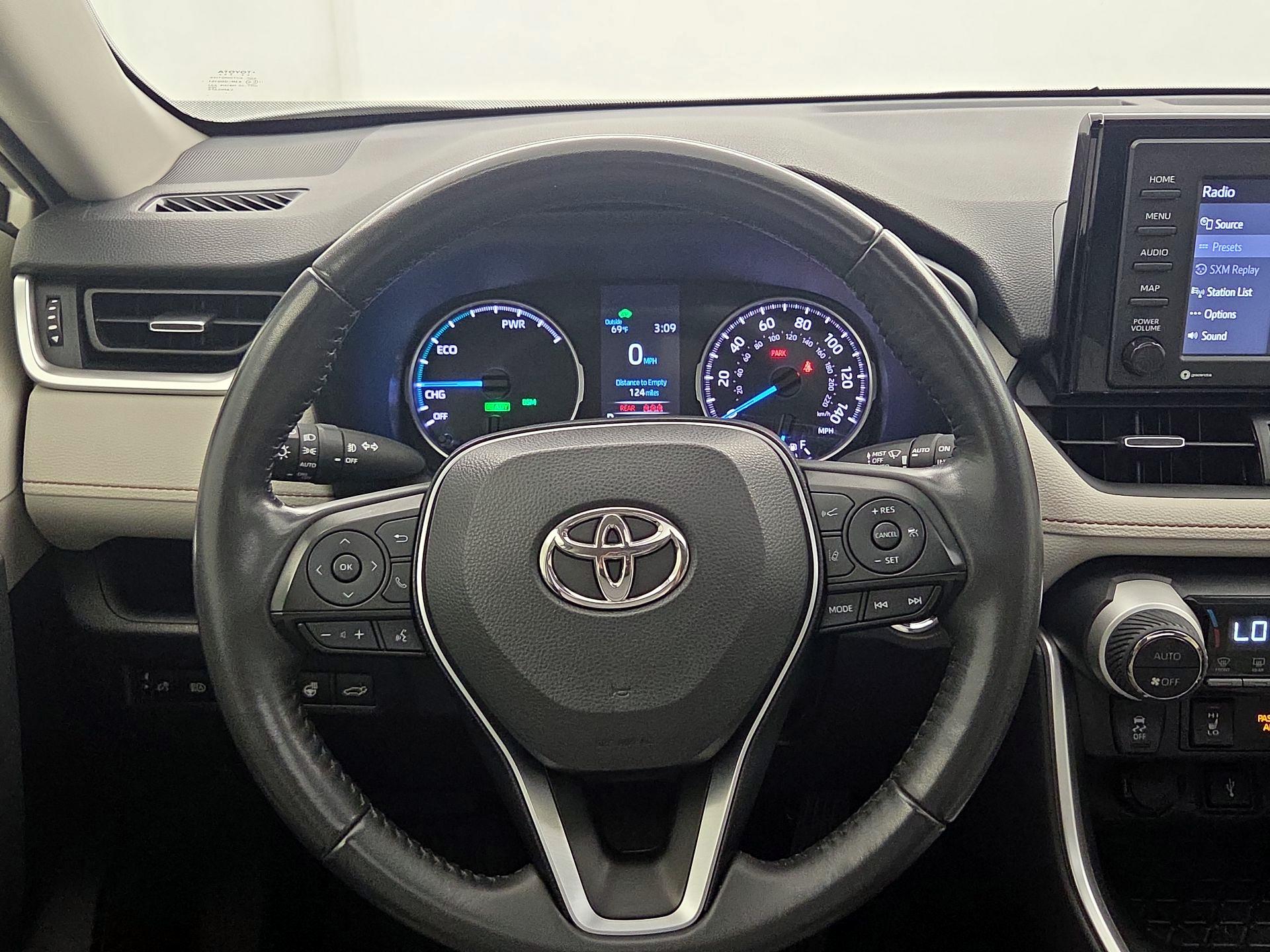 Thumbnail: 2022 Toyota RAV4 - 10