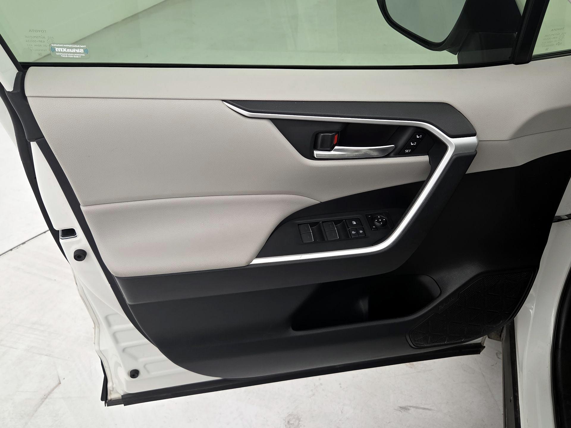 Thumbnail: 2022 Toyota RAV4 - 12