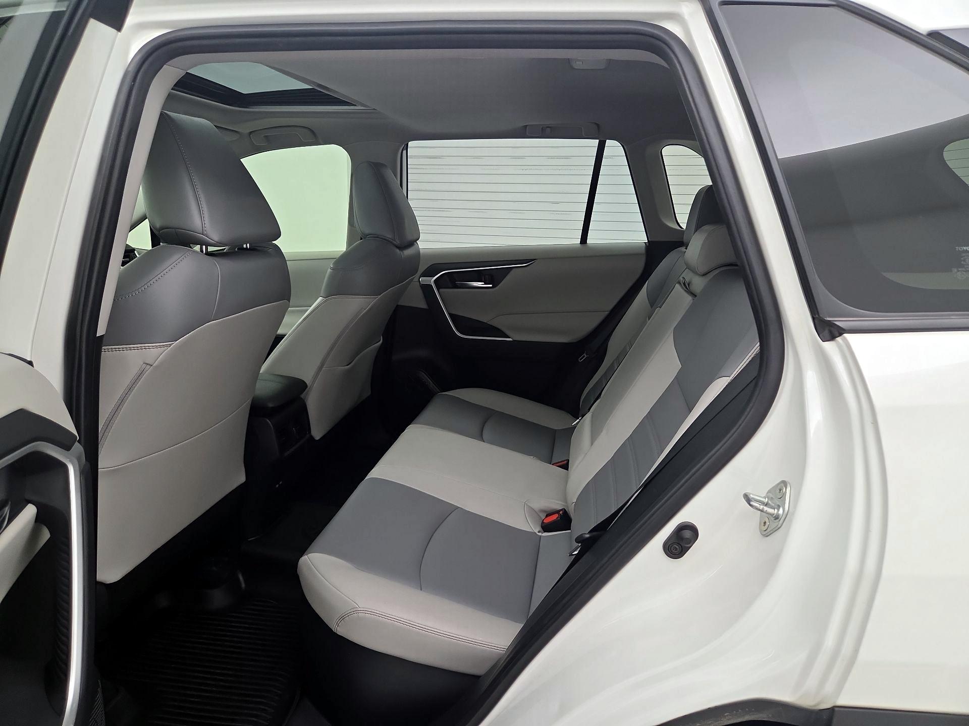 Thumbnail: 2022 Toyota RAV4 - 20