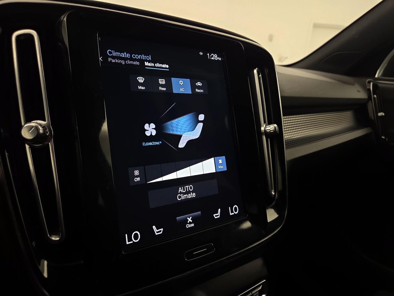 2021 Volvo XC40 R-Design - Photo 18