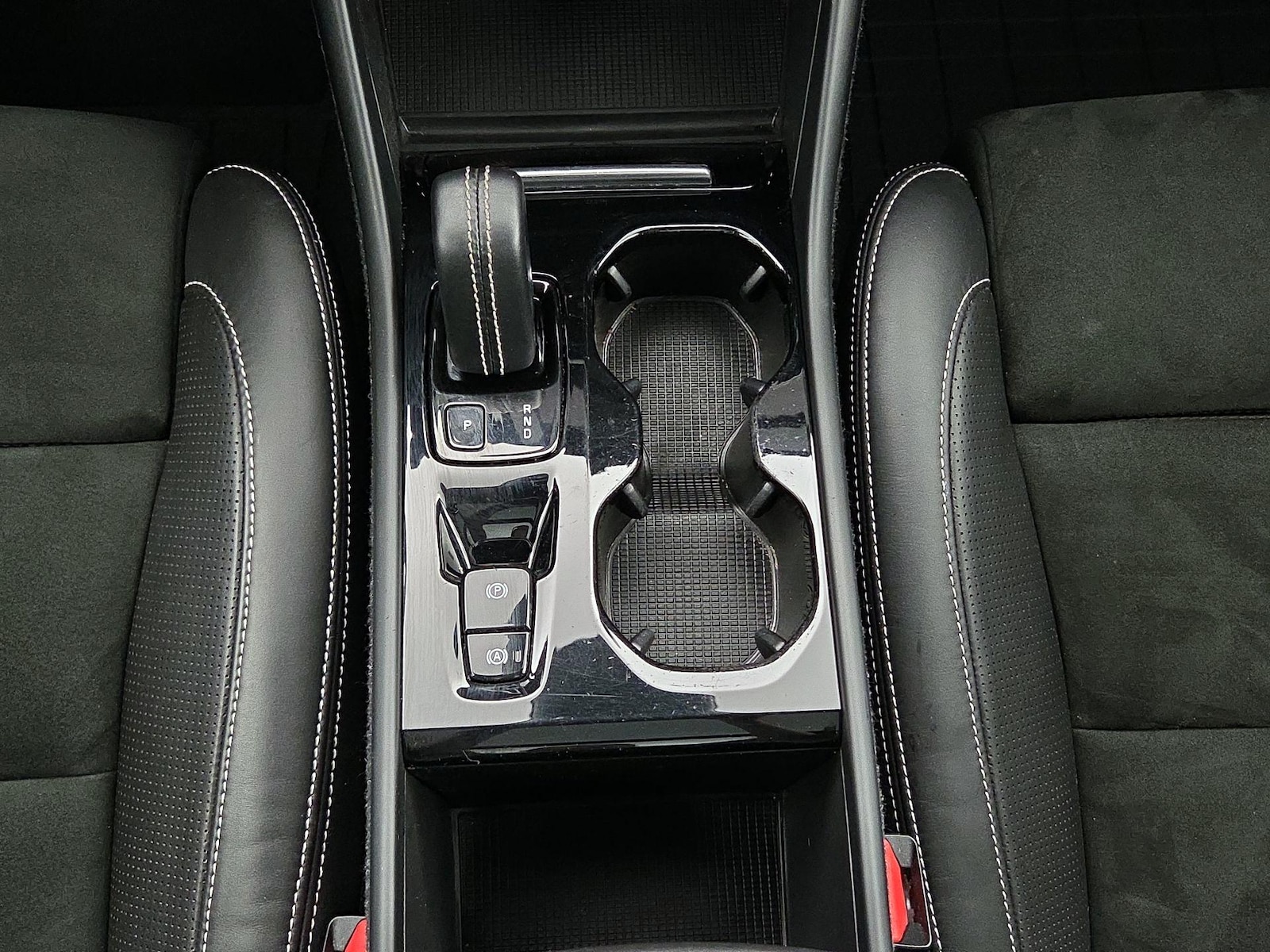 2021 Volvo XC40 R-Design - Photo 19