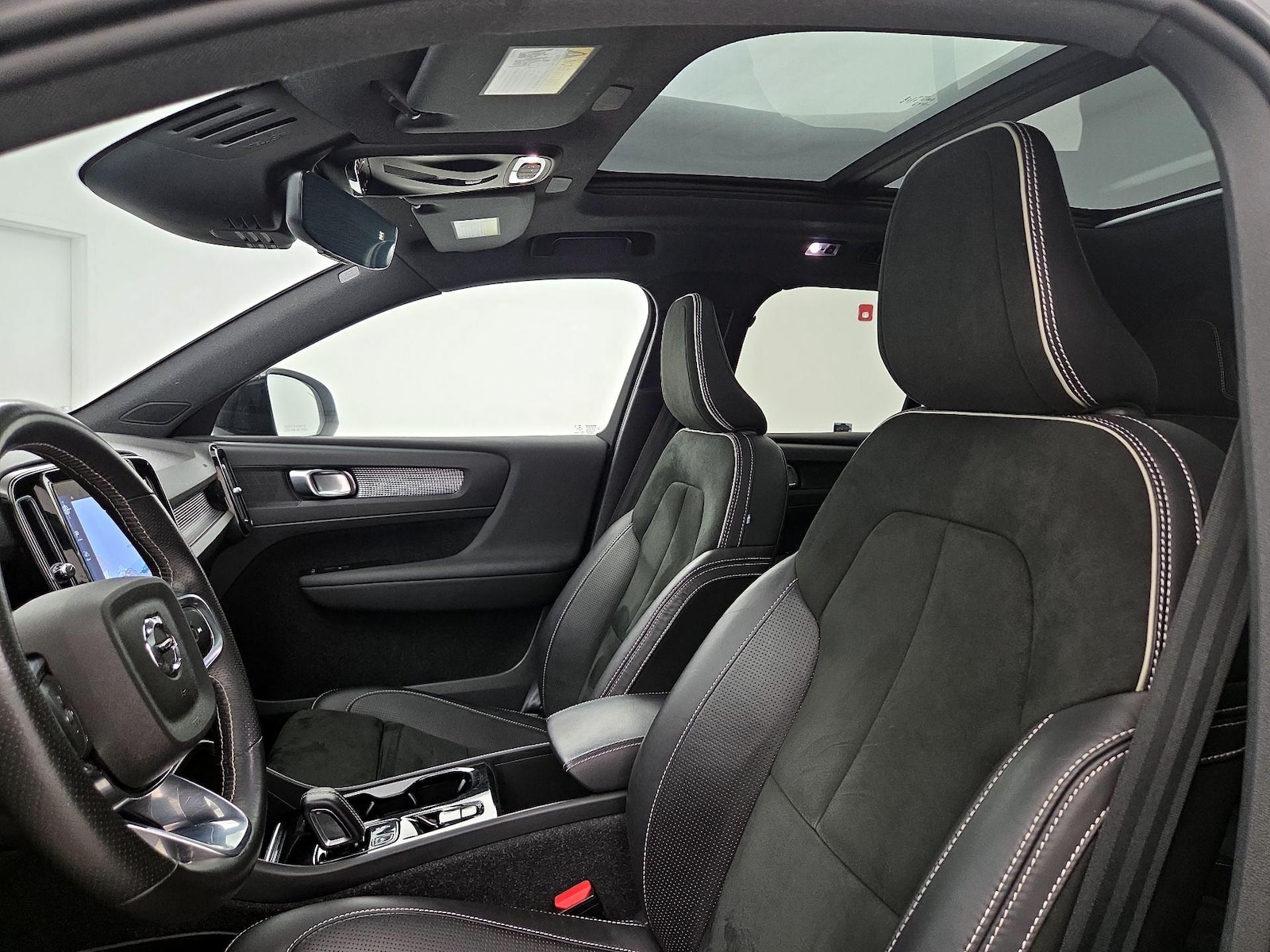 2021 Volvo XC40 R-Design - Photo 21