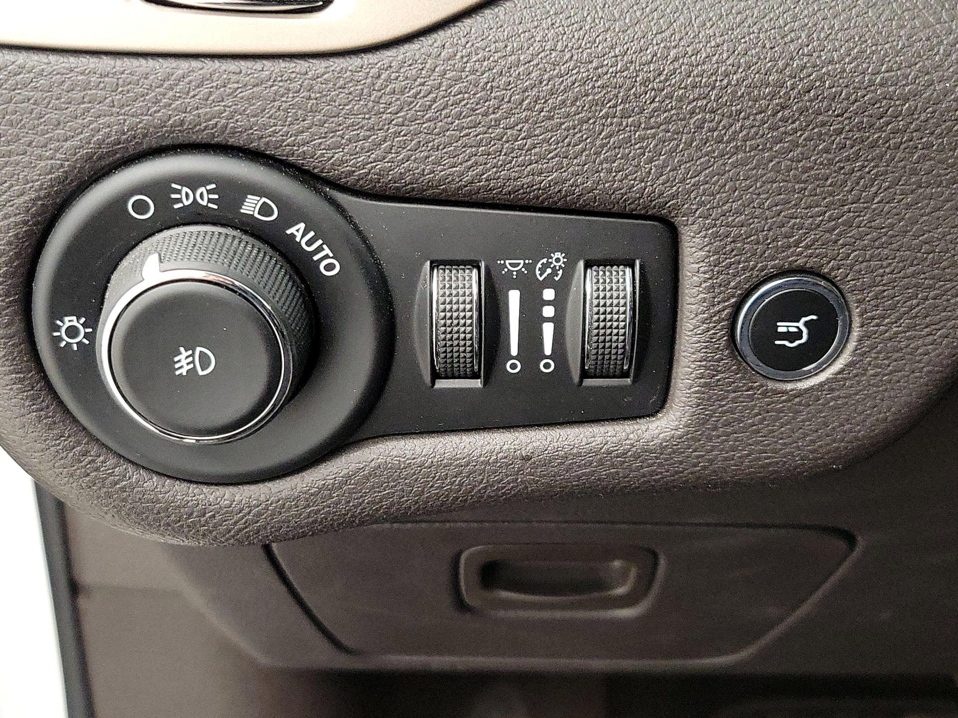 Thumbnail: 2017 Jeep Cherokee - 13