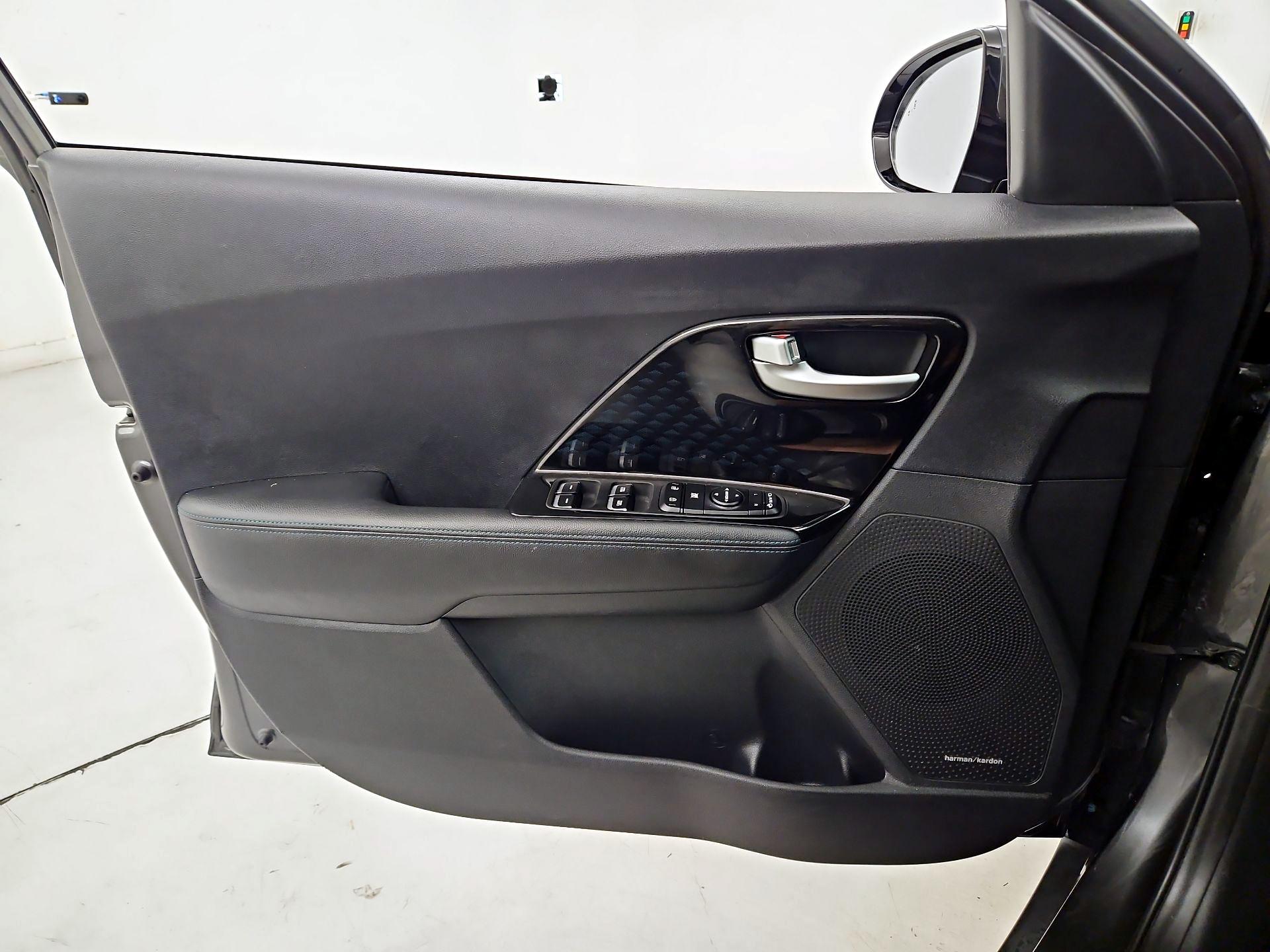 Thumbnail: 2020 Kia Niro - 12