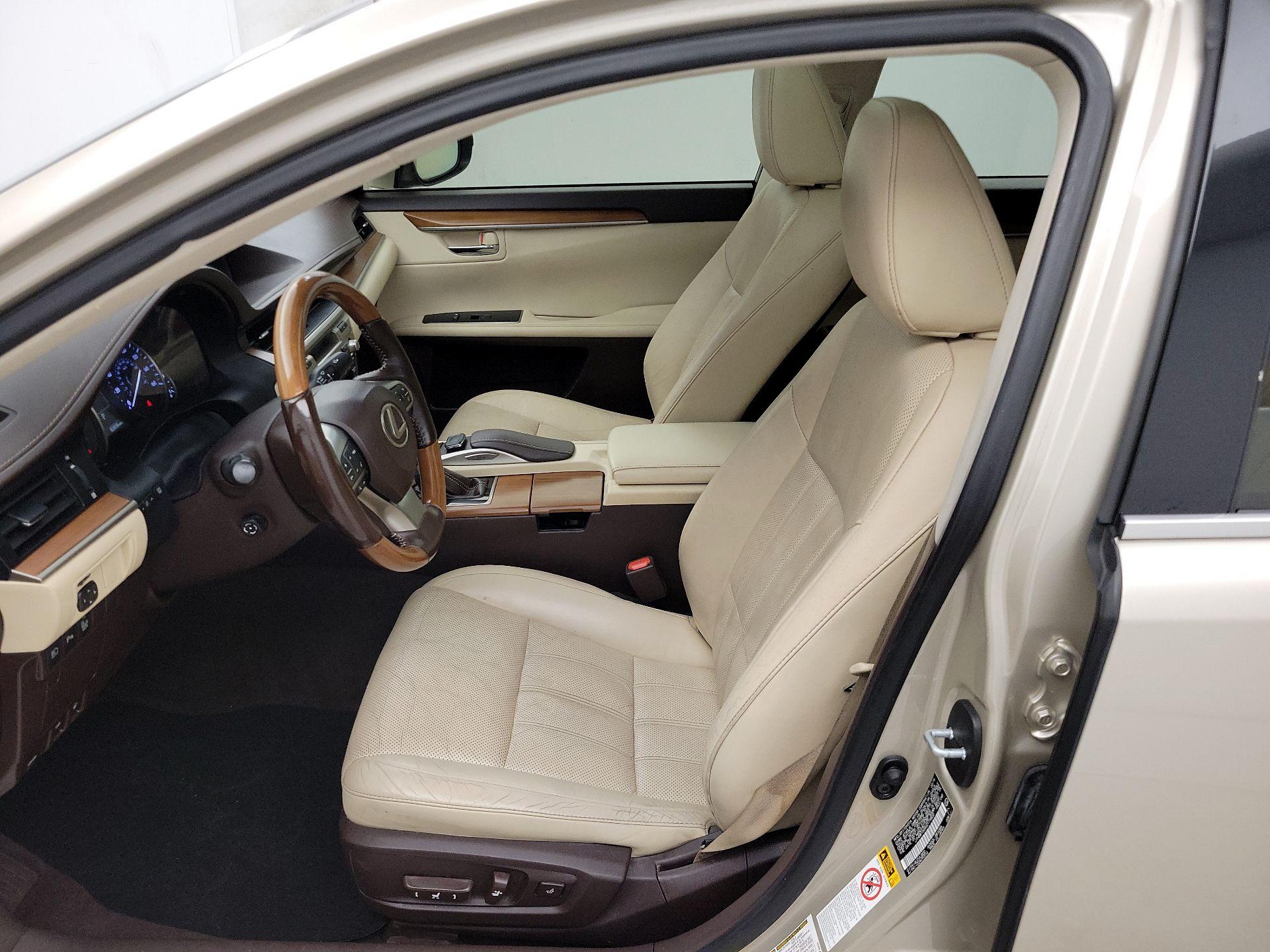 Thumbnail: 2016 Lexus ES - 11