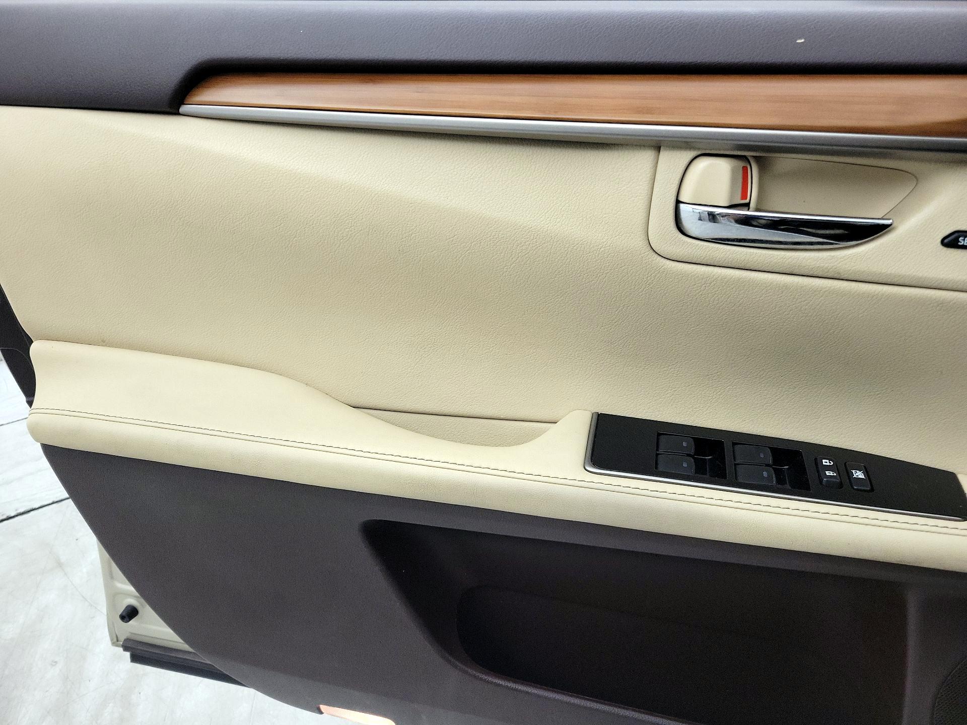 Thumbnail: 2016 Lexus ES - 12