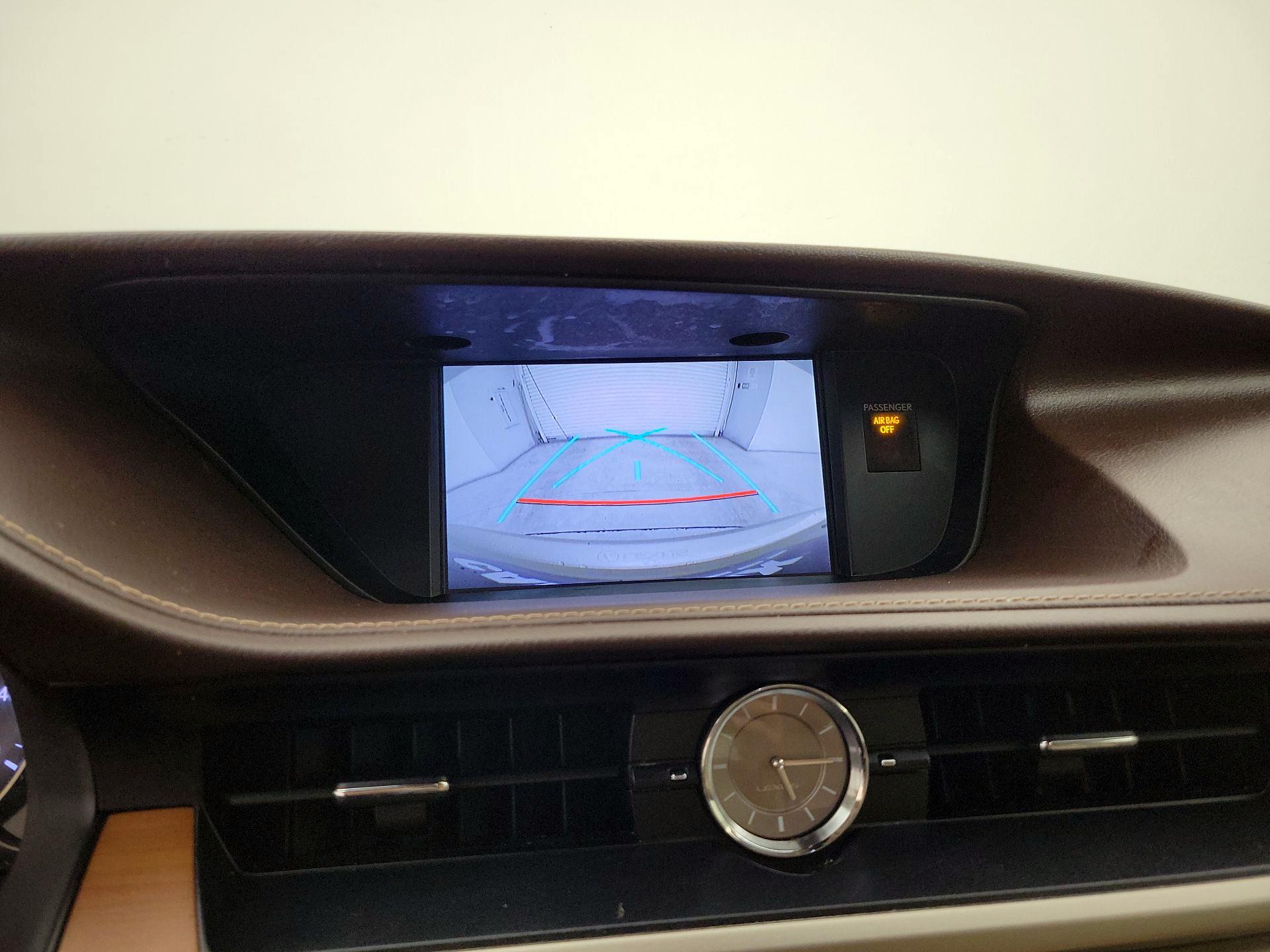 Thumbnail: 2016 Lexus ES - 15