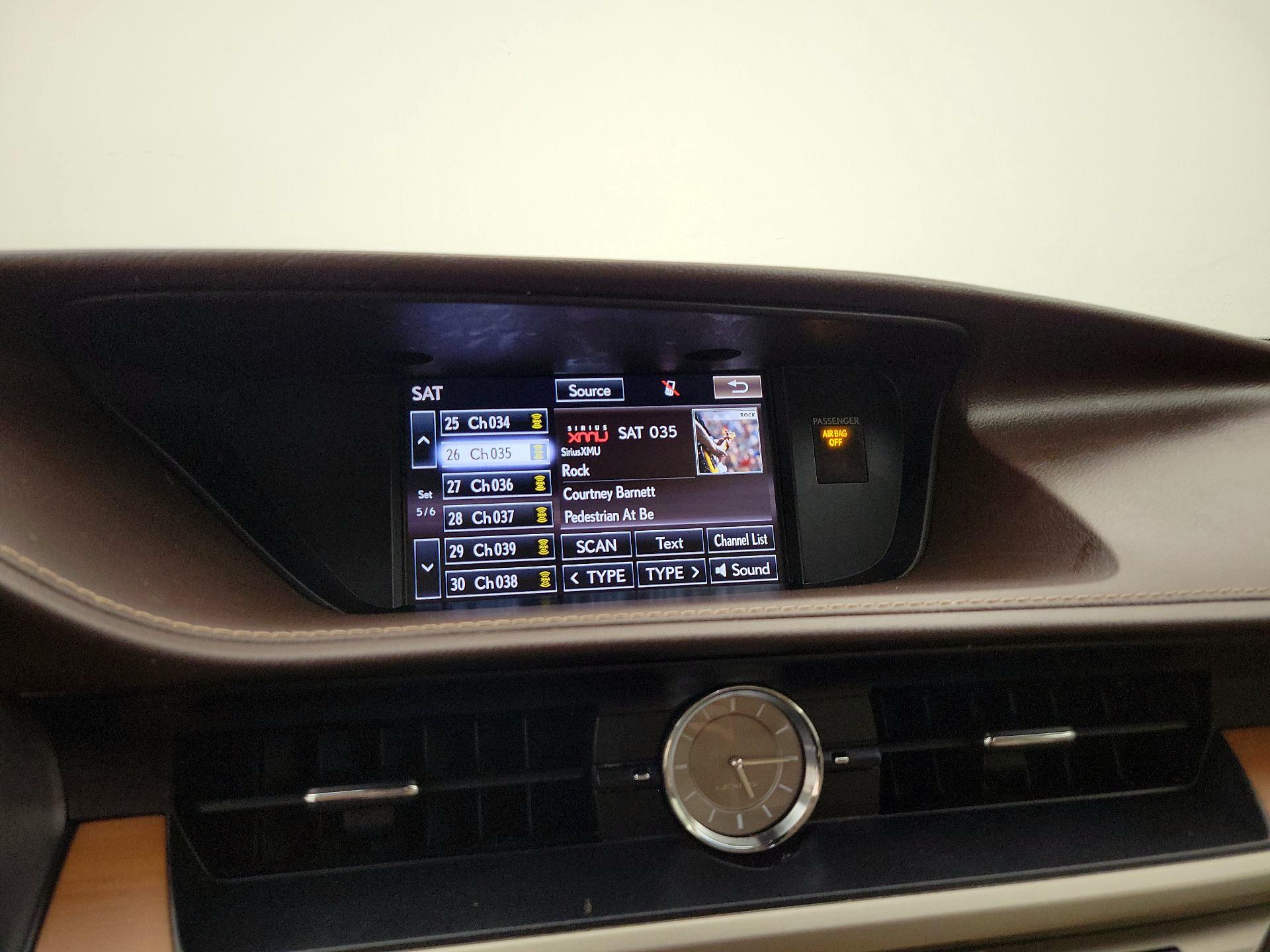 Thumbnail: 2016 Lexus ES - 16