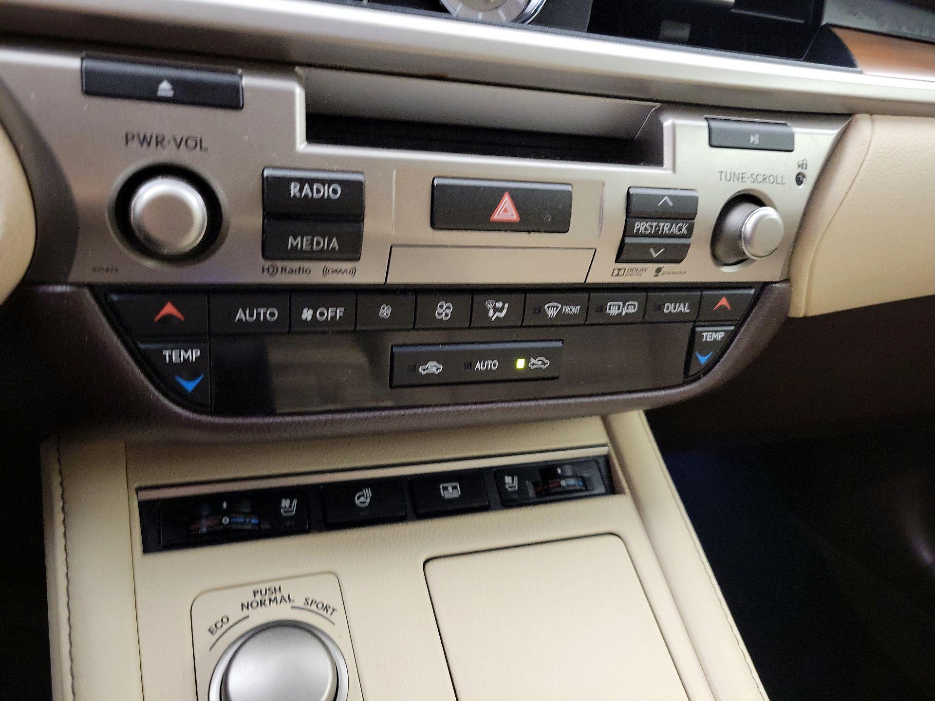 Thumbnail: 2016 Lexus ES - 17
