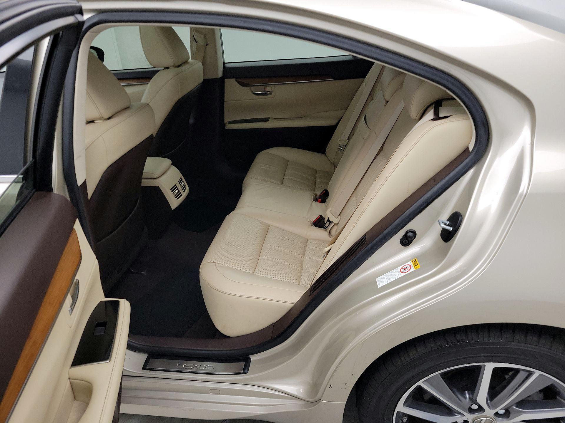 Thumbnail: 2016 Lexus ES - 20