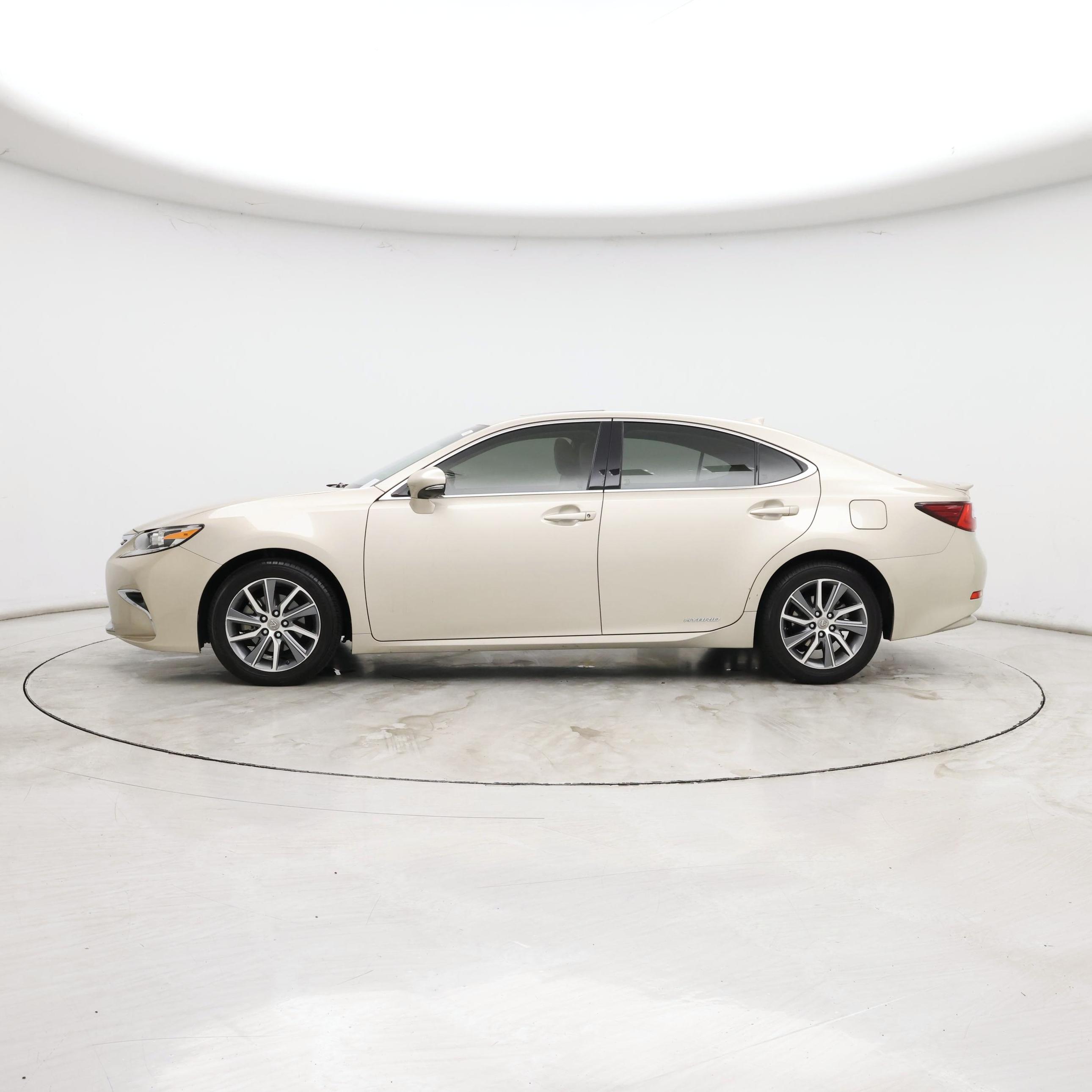 Thumbnail: 2016 Lexus ES - 3