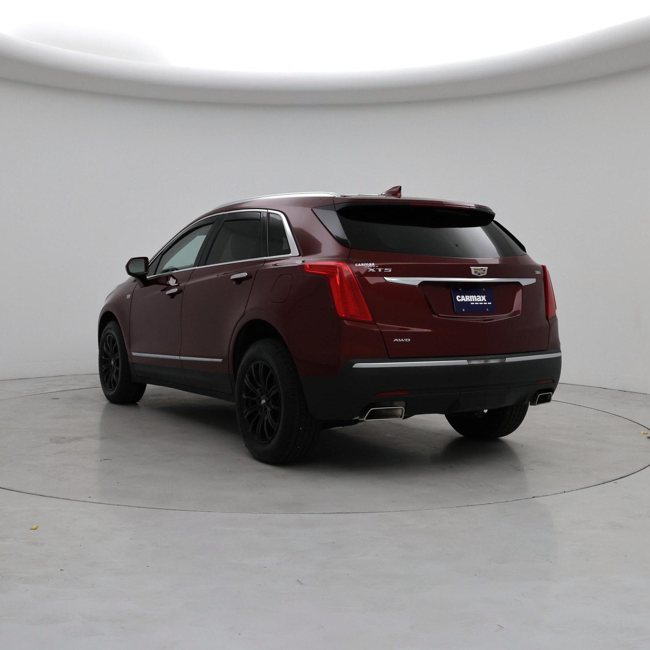 Thumbnail: 2017 Cadillac XT5 - 2