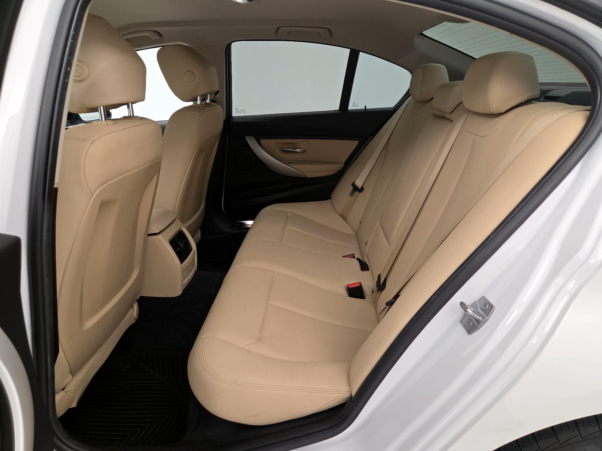 Thumbnail: 2018 BMW 3 Series - 18