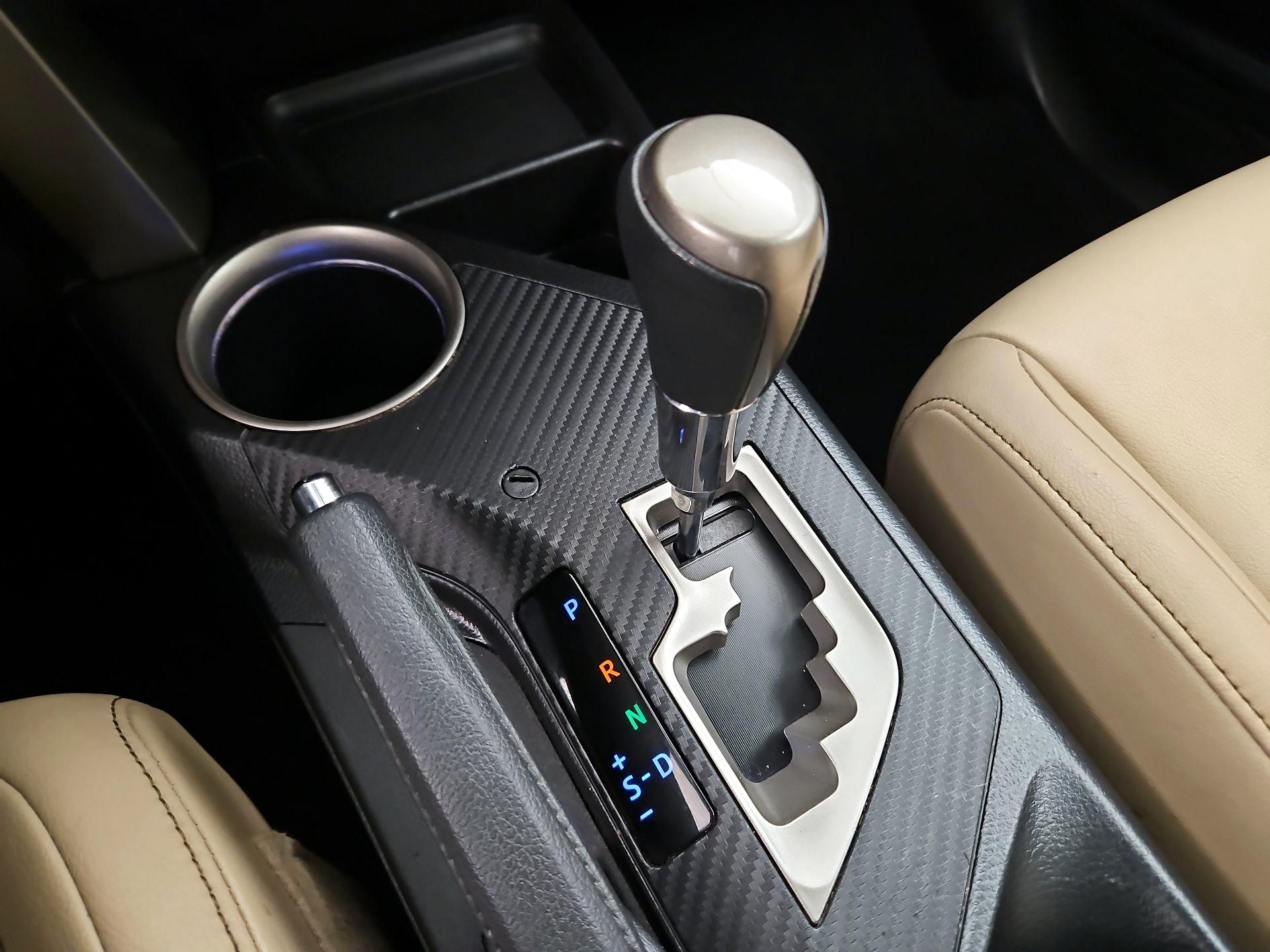 Thumbnail: 2015 Toyota RAV4 - 18