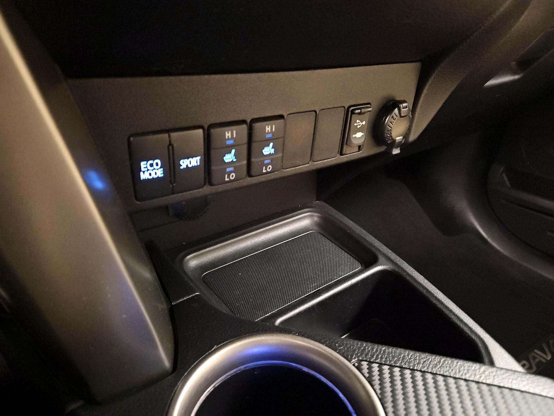 Thumbnail: 2015 Toyota RAV4 - 19